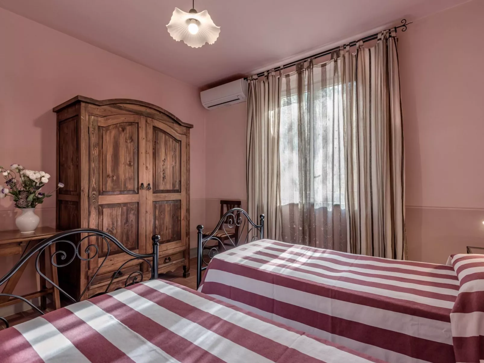 Villa Bellaria mit Pool und Klimaanlage-Inside