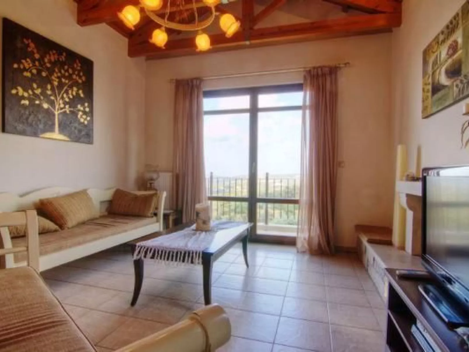 Angenehmes Haus mit Grill, Pool und Terrasse