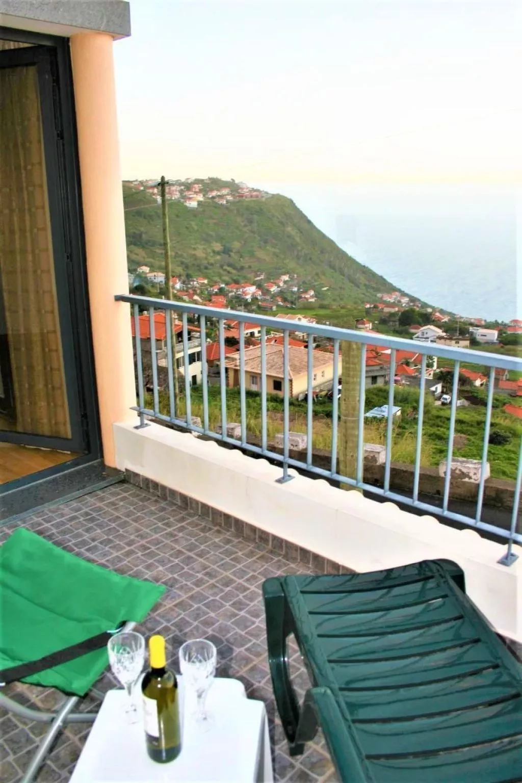 "Silva Sol" mit Blick auf das Wasser-Image-tags.info