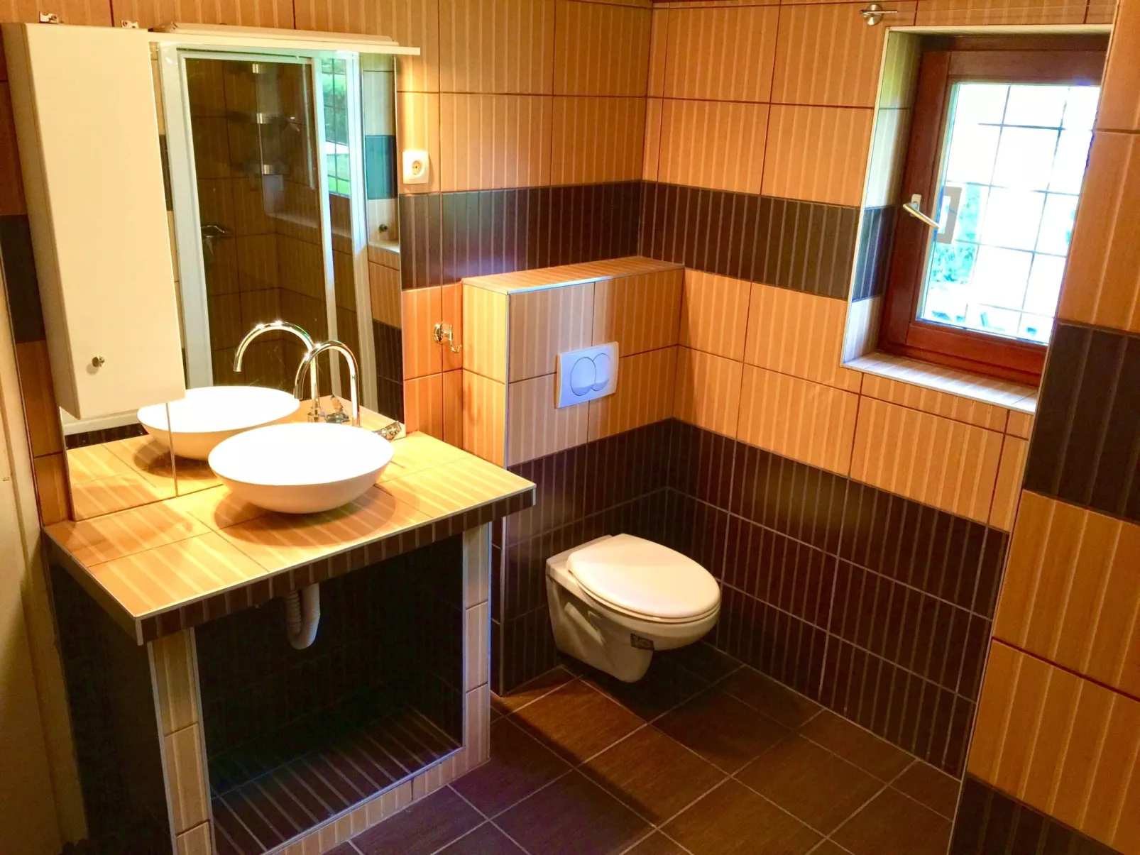 Großes Ferienhaus in Siófok mit Privatem Pool-Drinnen