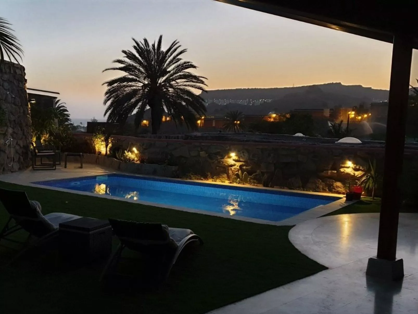 Villa mit Garten, Pool , Grill und Terrasse