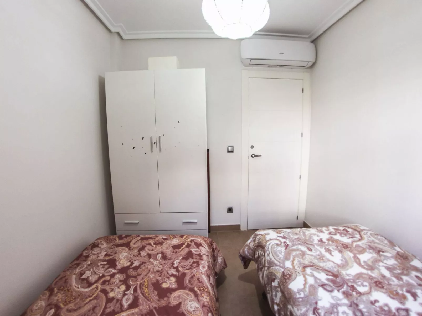 La Invincible Terreros in der 1. Reihe des Strandes-Inside