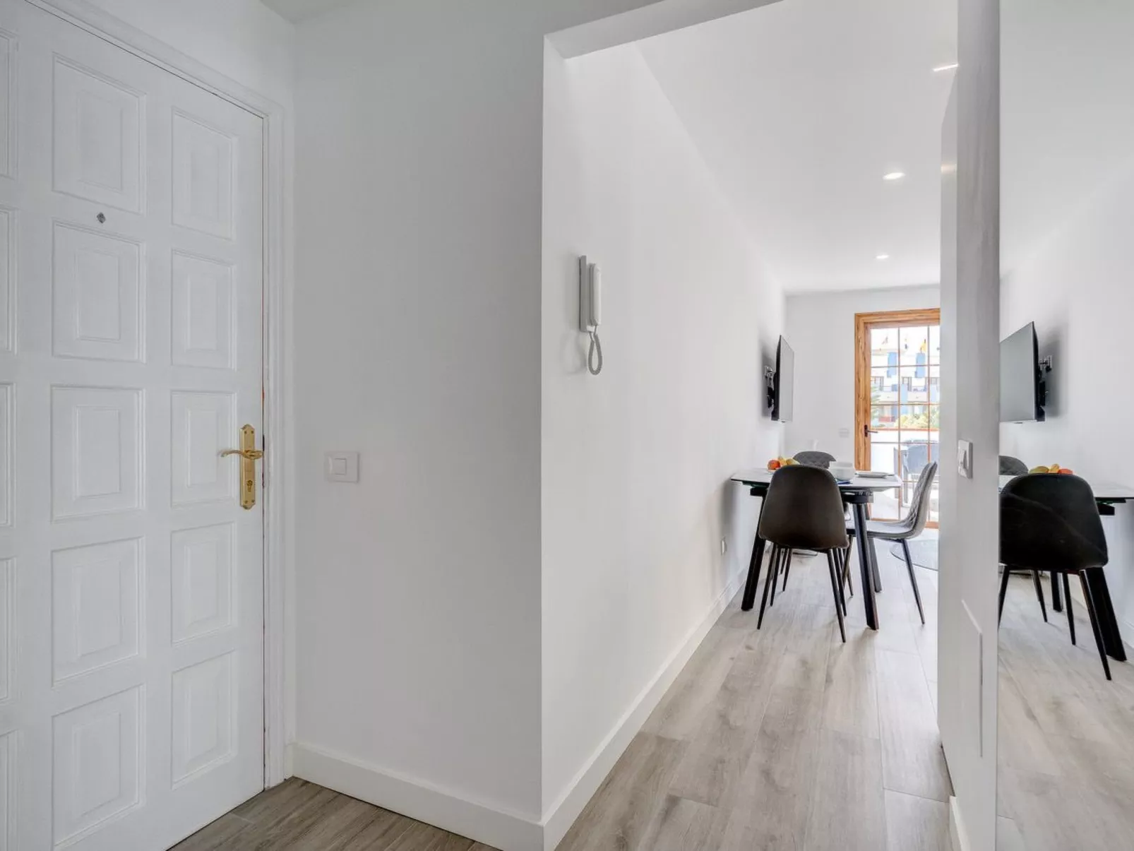 Los Diamantes-Inside