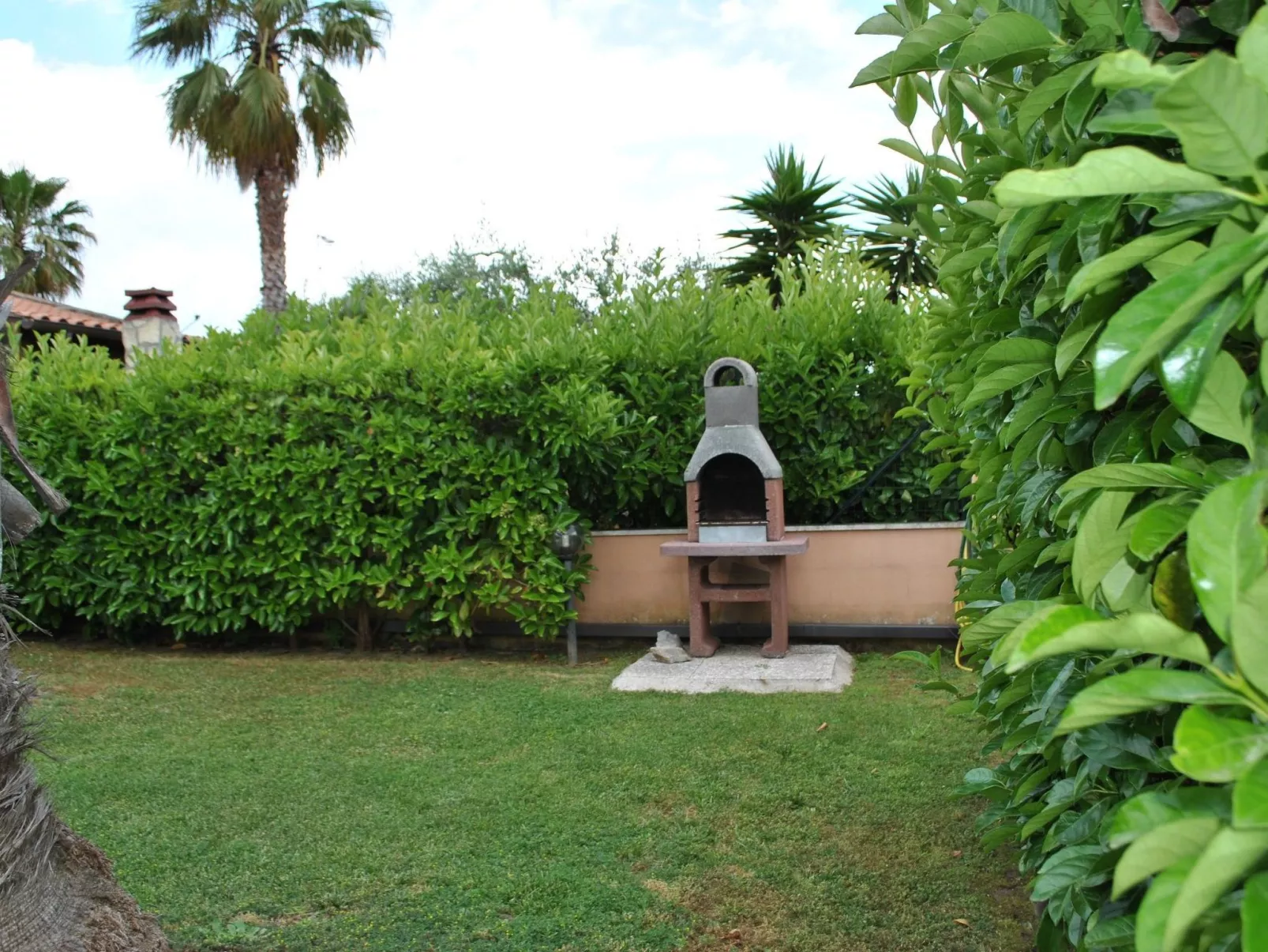 Charmantes Haus in Fondi mit überdachter Veranda