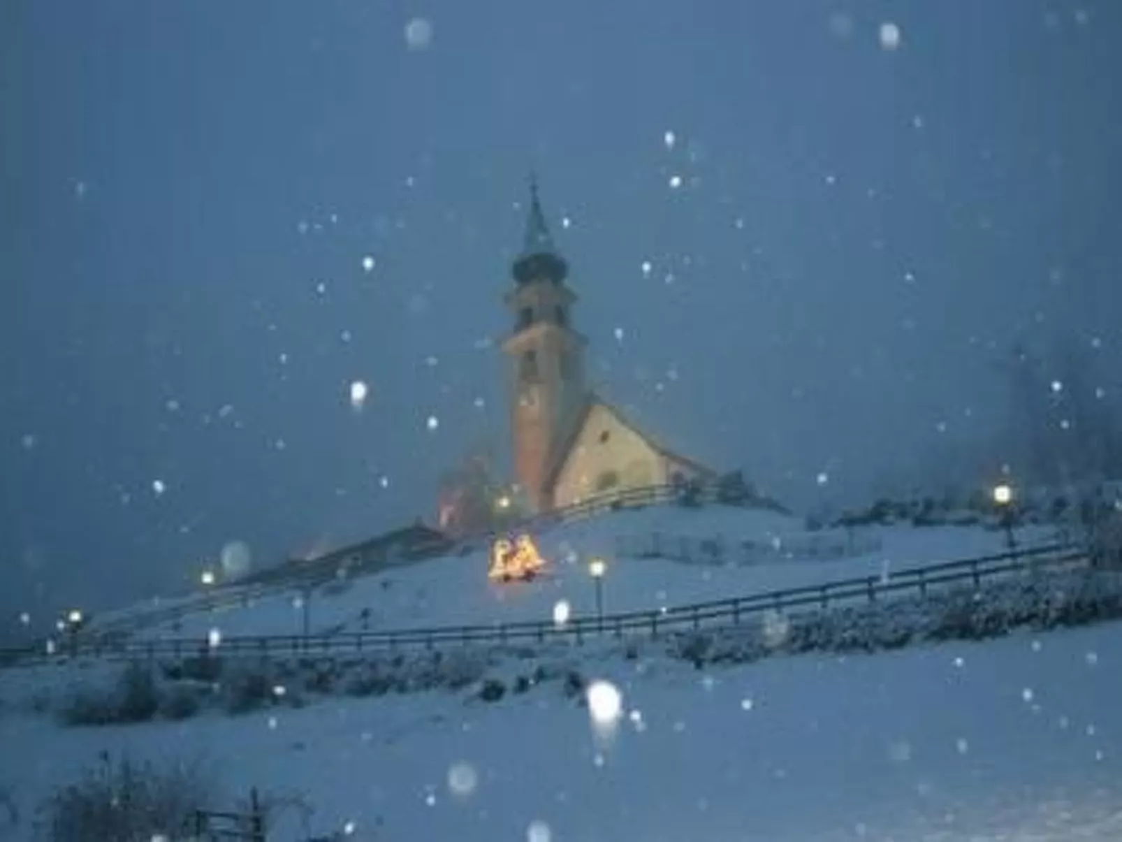 Romantisches Chalet in den Wiesen der Dolomiten