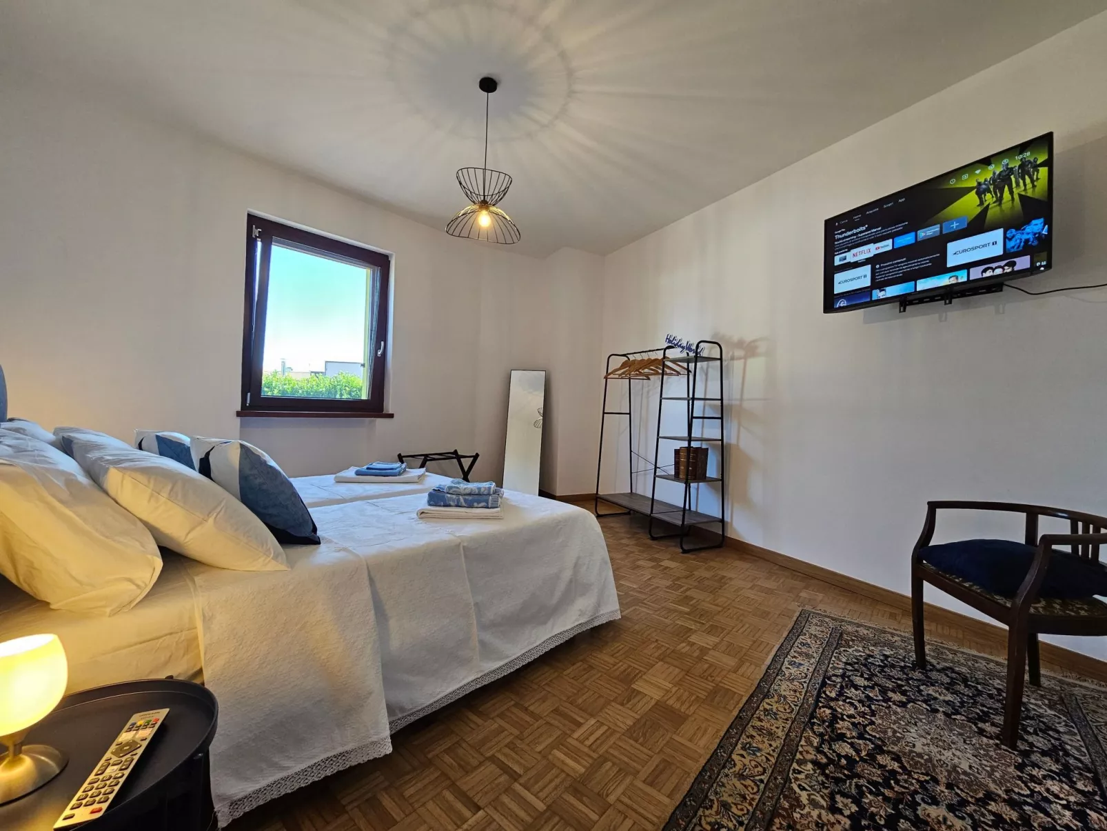 Zwischen Seen und Hügeln in Pina by Holiday World-Image-tags.info