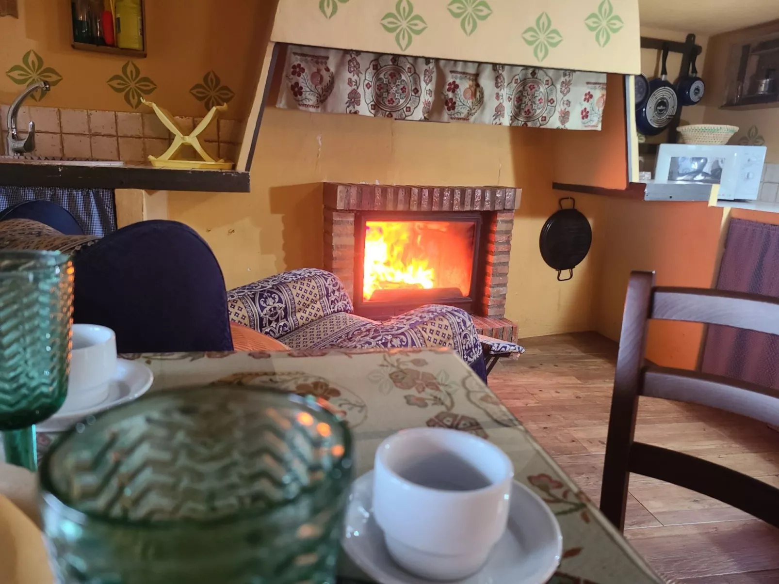 Schöne Ferienwohnung in Iznájar mit Garten, Terrasse und Grill-Drinnen