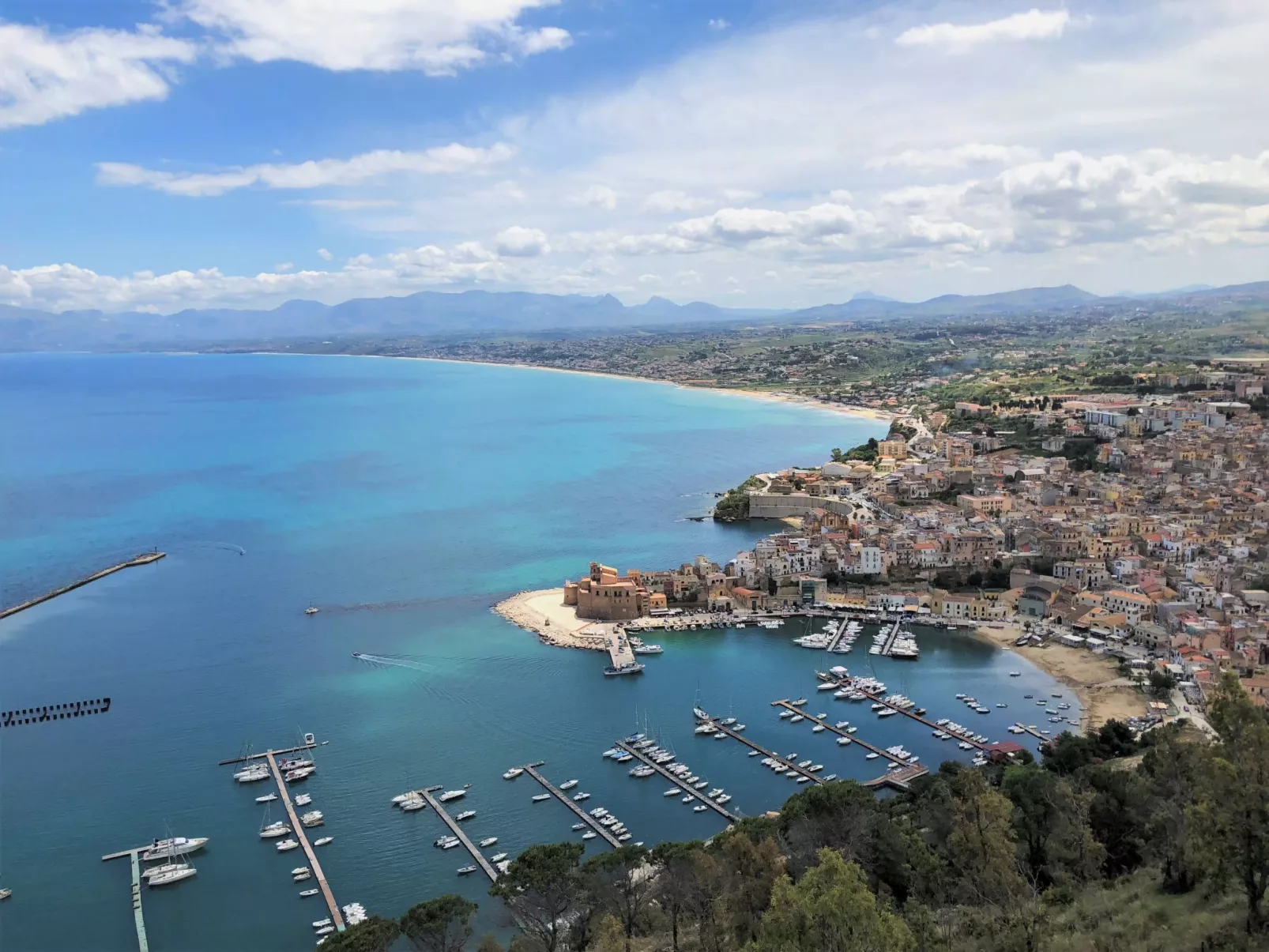 "Mare e Monti" mit eigenem Pool-Environnement