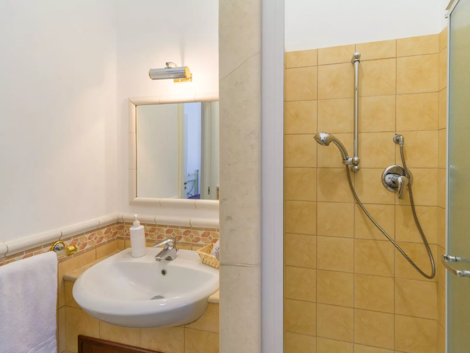 Sterlizia, Villa mit Pool in Meeresnähe