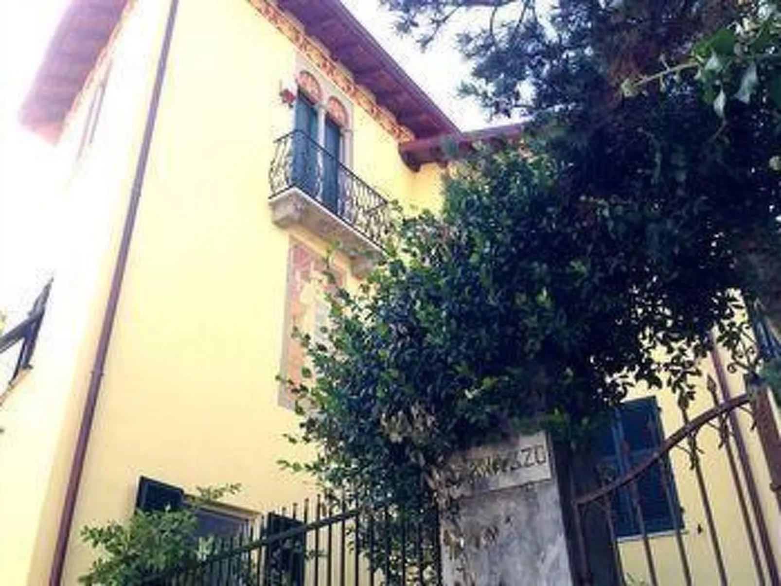 Penthouse mit Garten und privater Terrasse in Villa-Outside