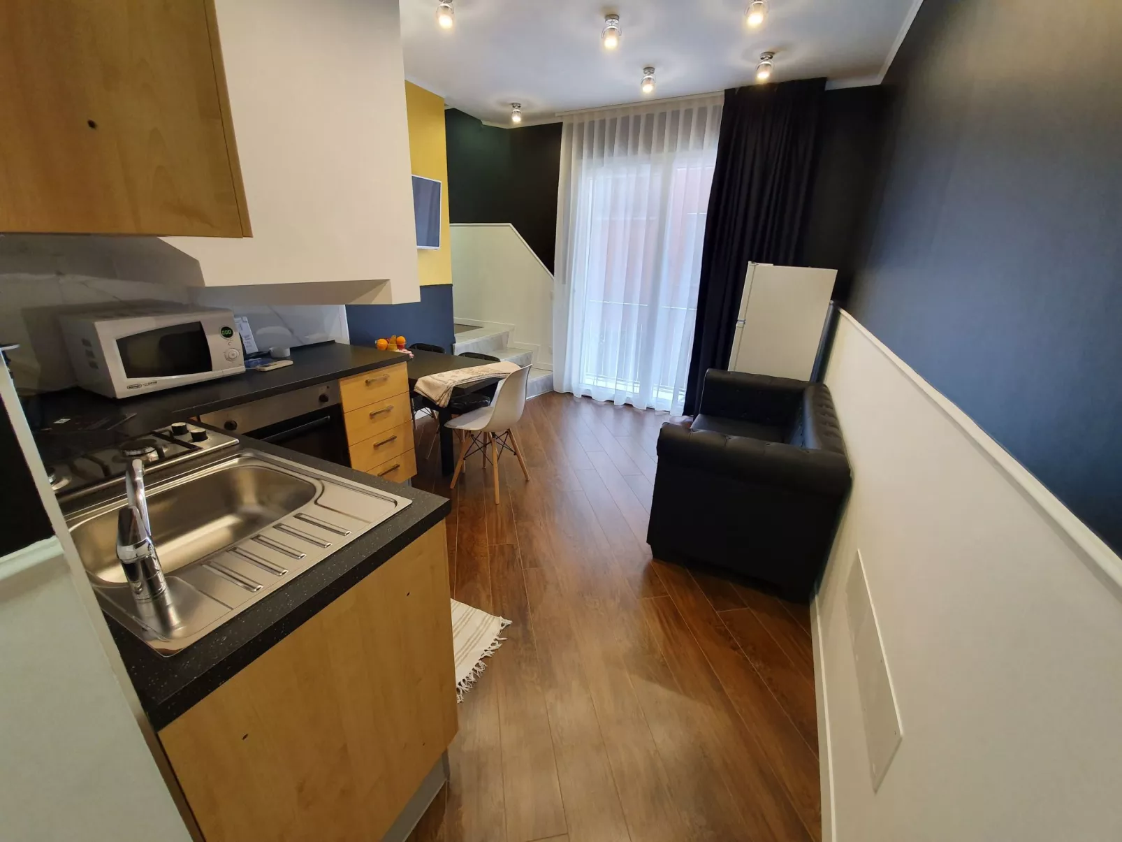 Moderne Ferienwohnung mit Balkon