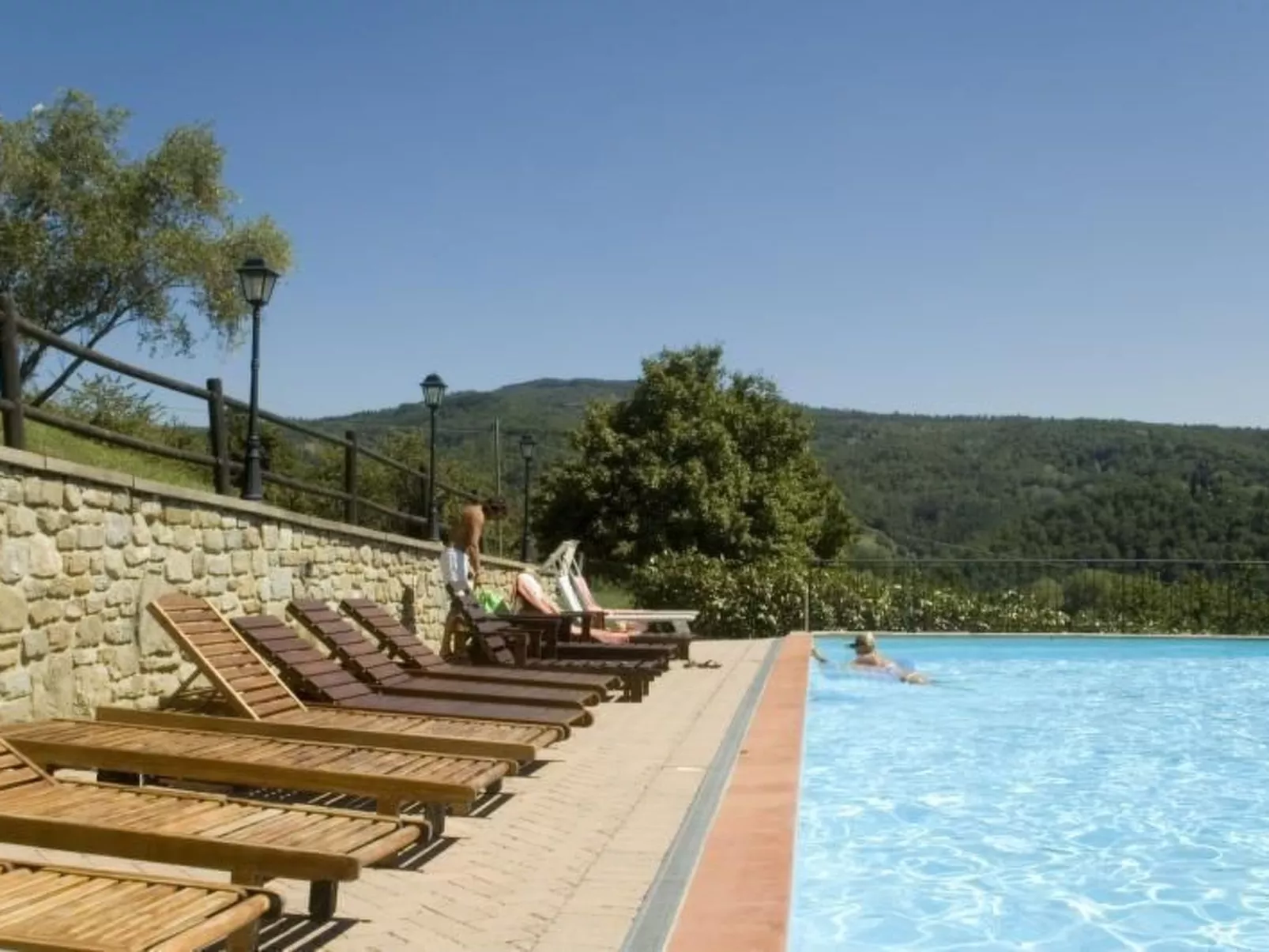 Geranei Haus mit Schwimmbad zwischen Florenz und Arezzo