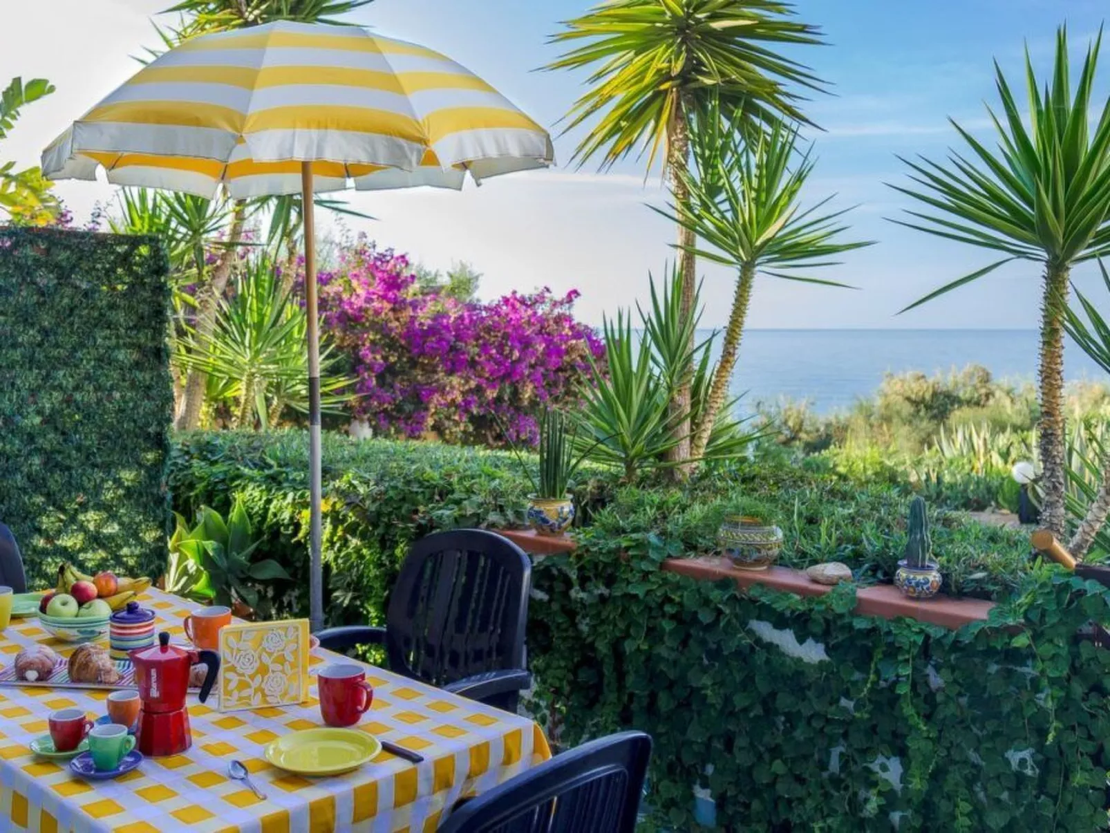 Ruhige Ferienwohnung in Sciacca mit Terrasse, Garten und Grill und Meerblick