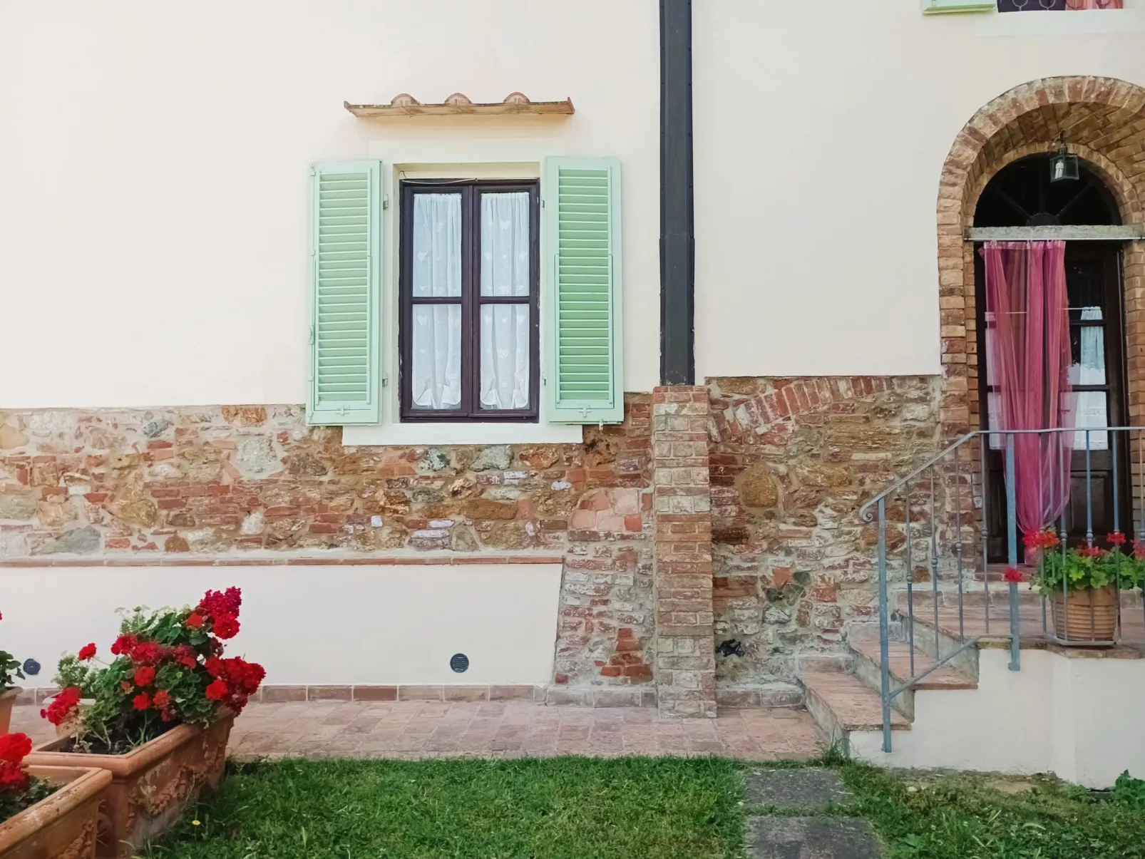 Vier-Zimmer-Wohnung 3 Bäder mit Schwimmbad zur alleinigen Nutzung