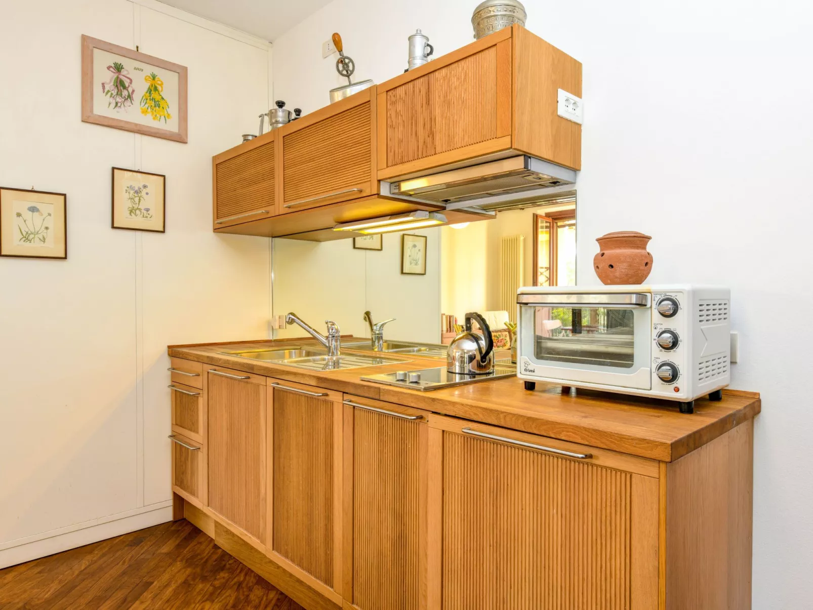 'Silvia2' mit privatem Balkon-Drinnen