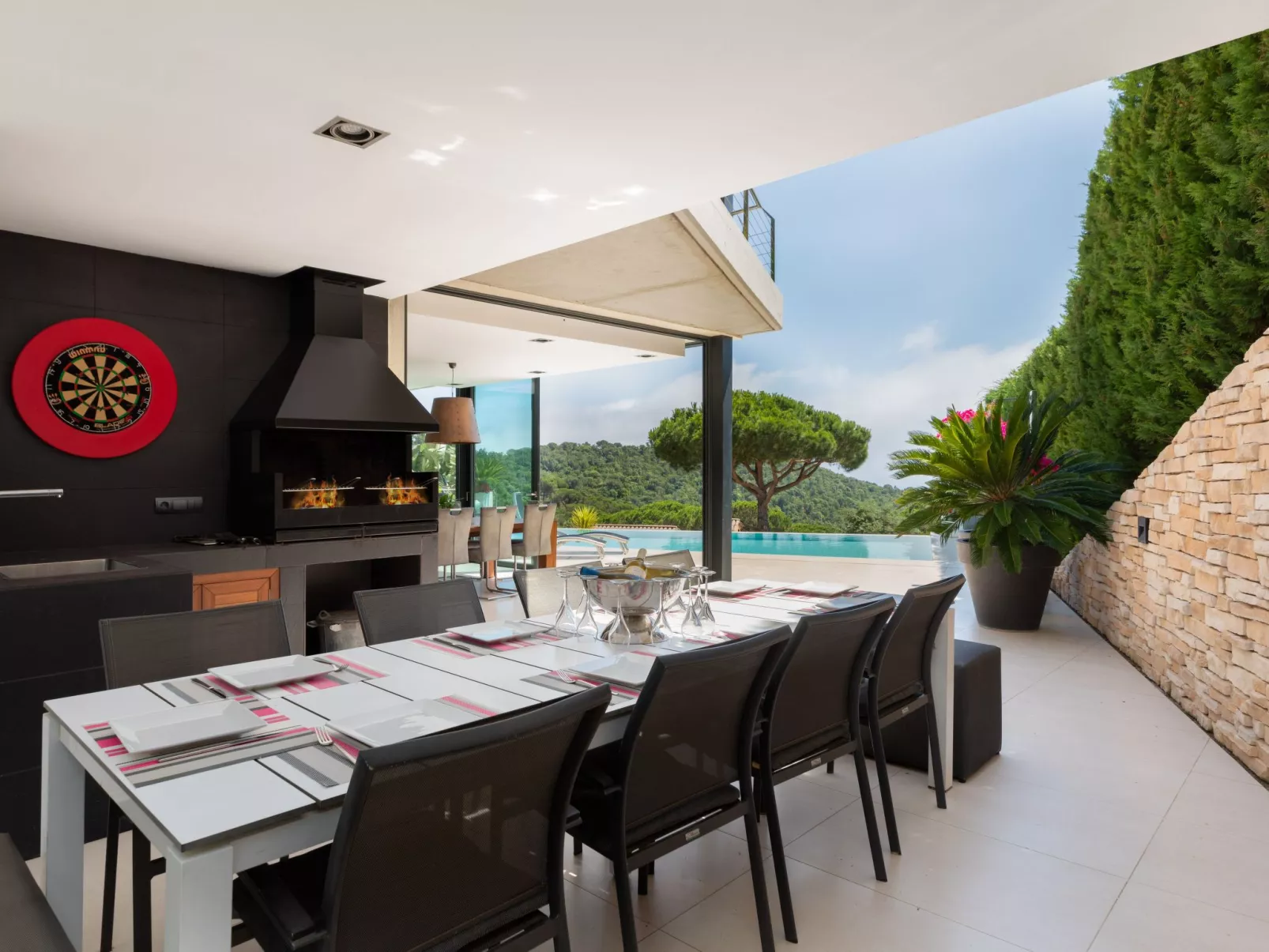 Luxuriöse Villa mit fantastischem Meerblick und Pool-Outside