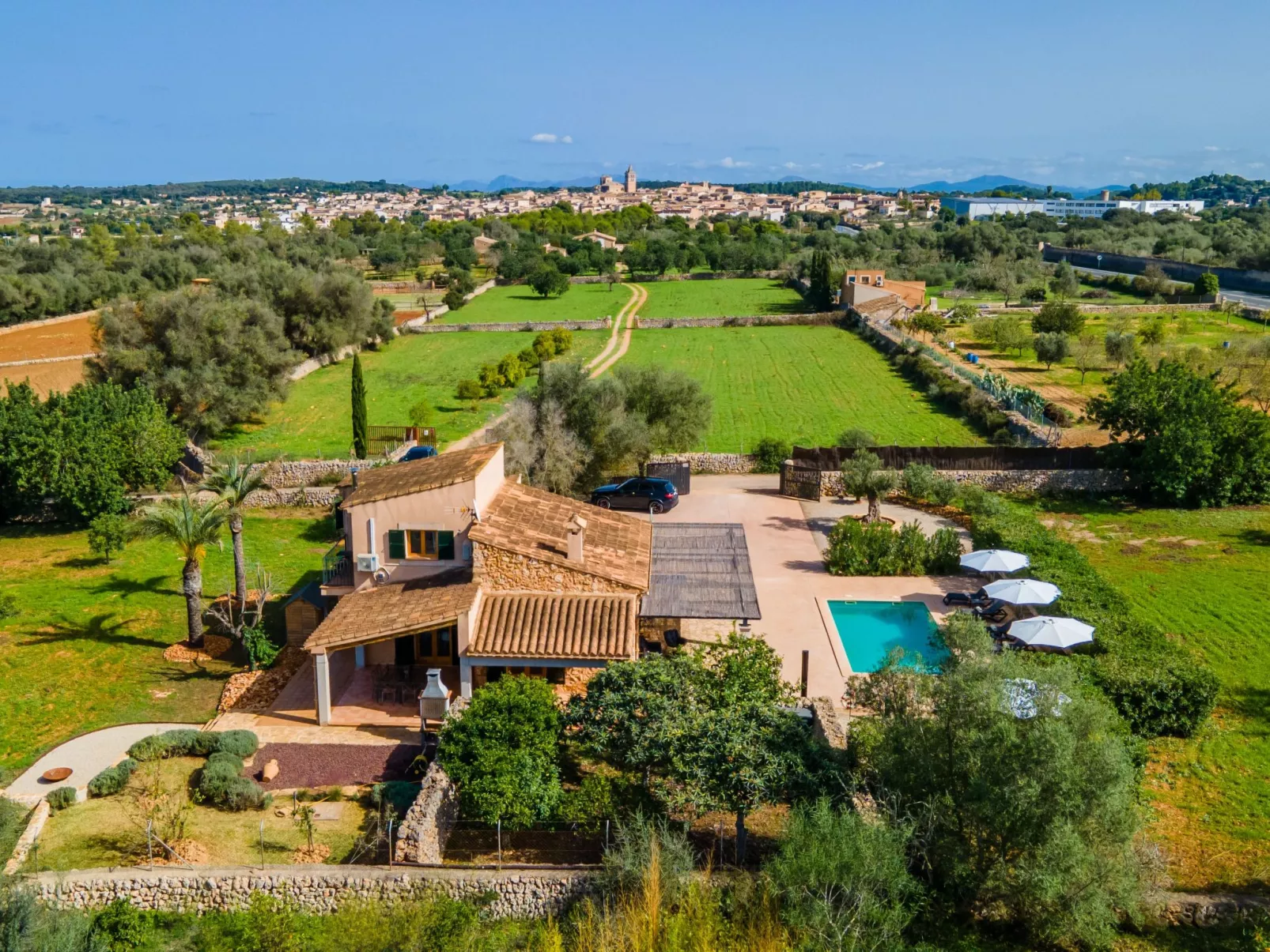Stilvolle, top-moderne, traumhafte Finca in Sineu