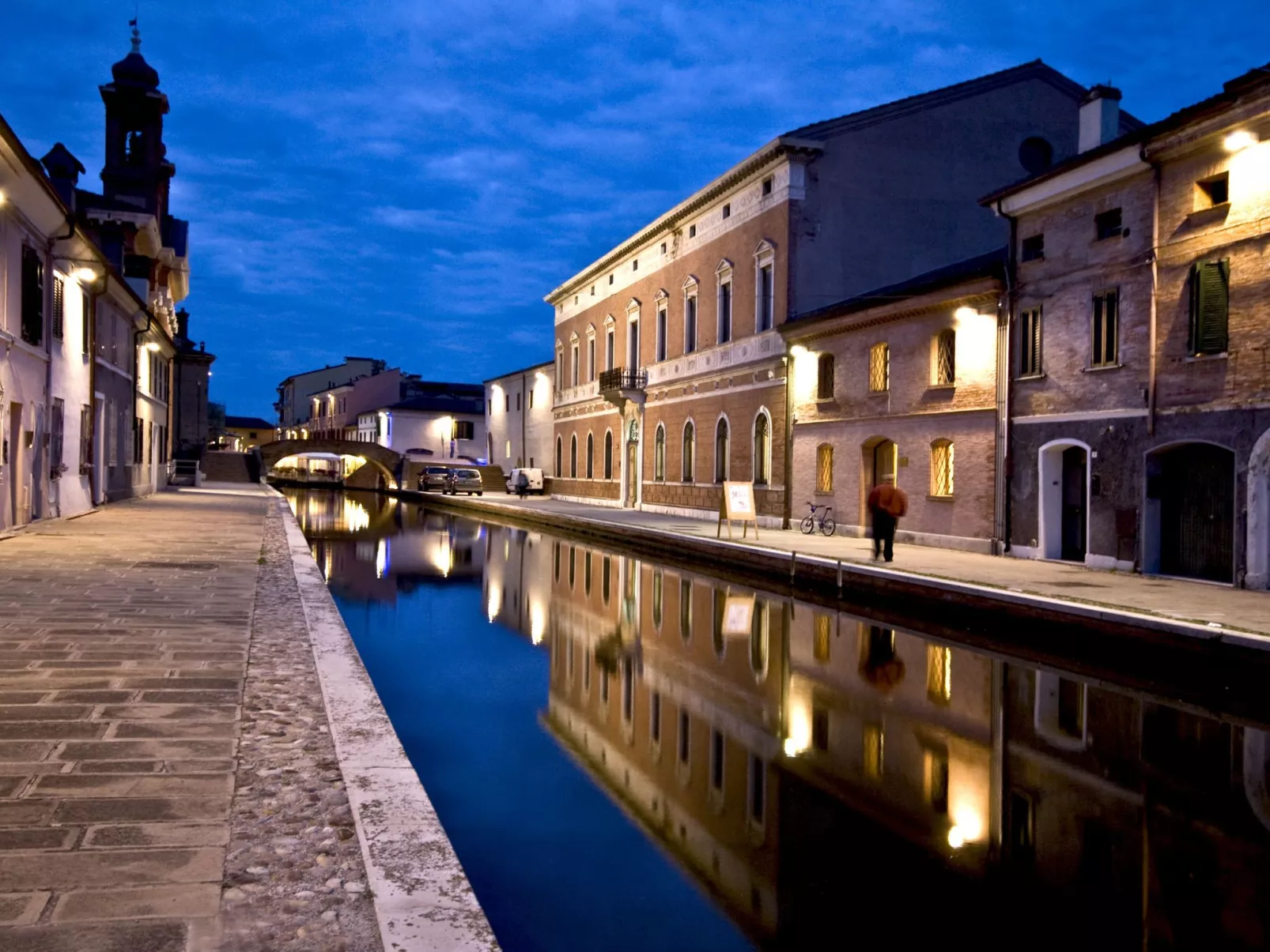 Vier-Zimmer-Villa, vertikal, 2 Bäder