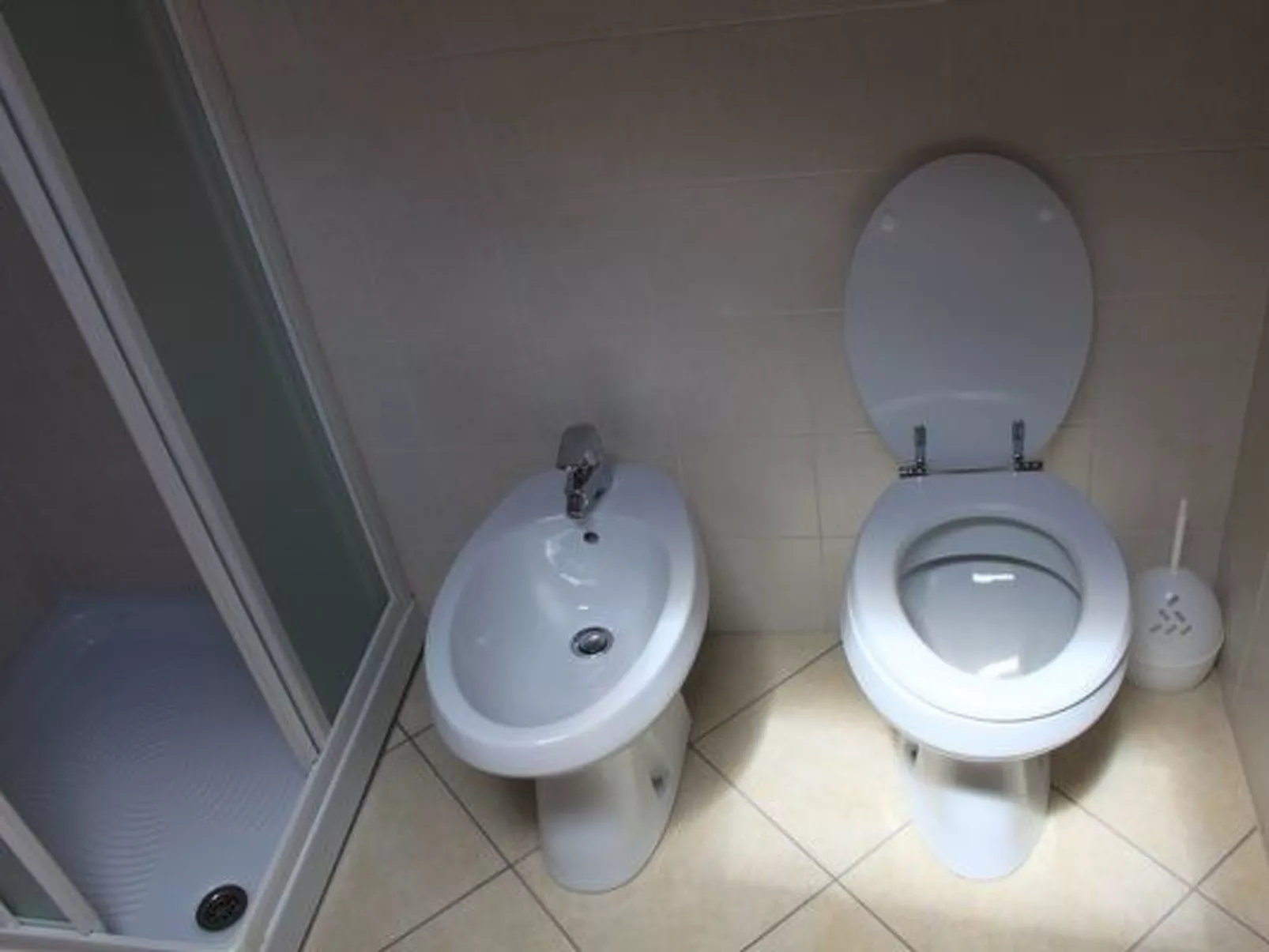 Lakeside Attic Apartment