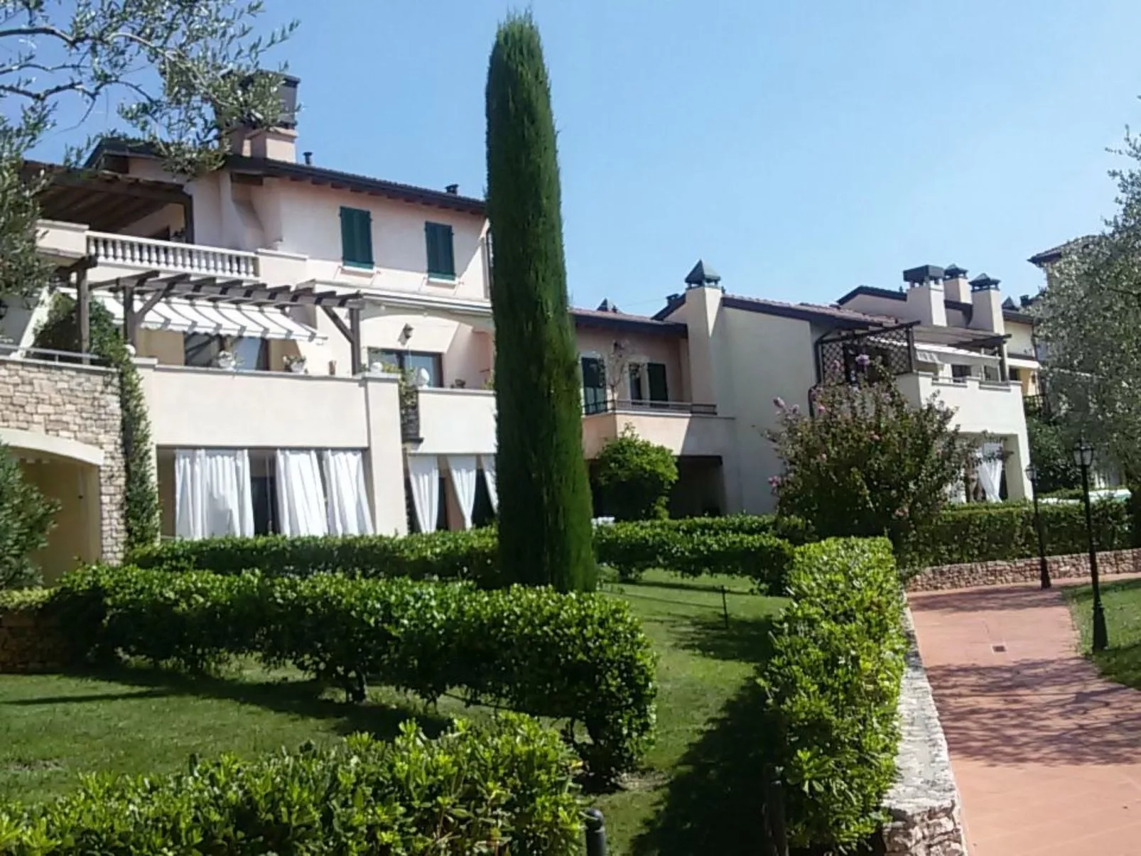 Wohnung mit Terrasse-Draußen