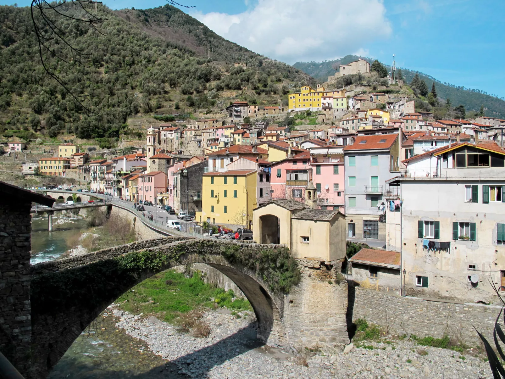 Komfortable Ferienwohnung in Cervo mit Garten