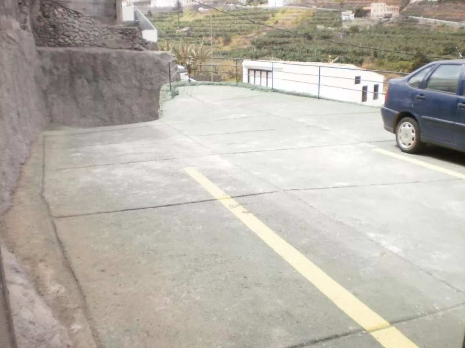 Ländliches Haus mit herrlichem Blick auf das Meer und das Tal.-Image-tags.info