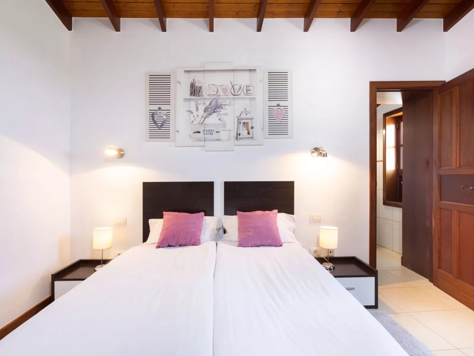 Cruz de los Martillos-Inside