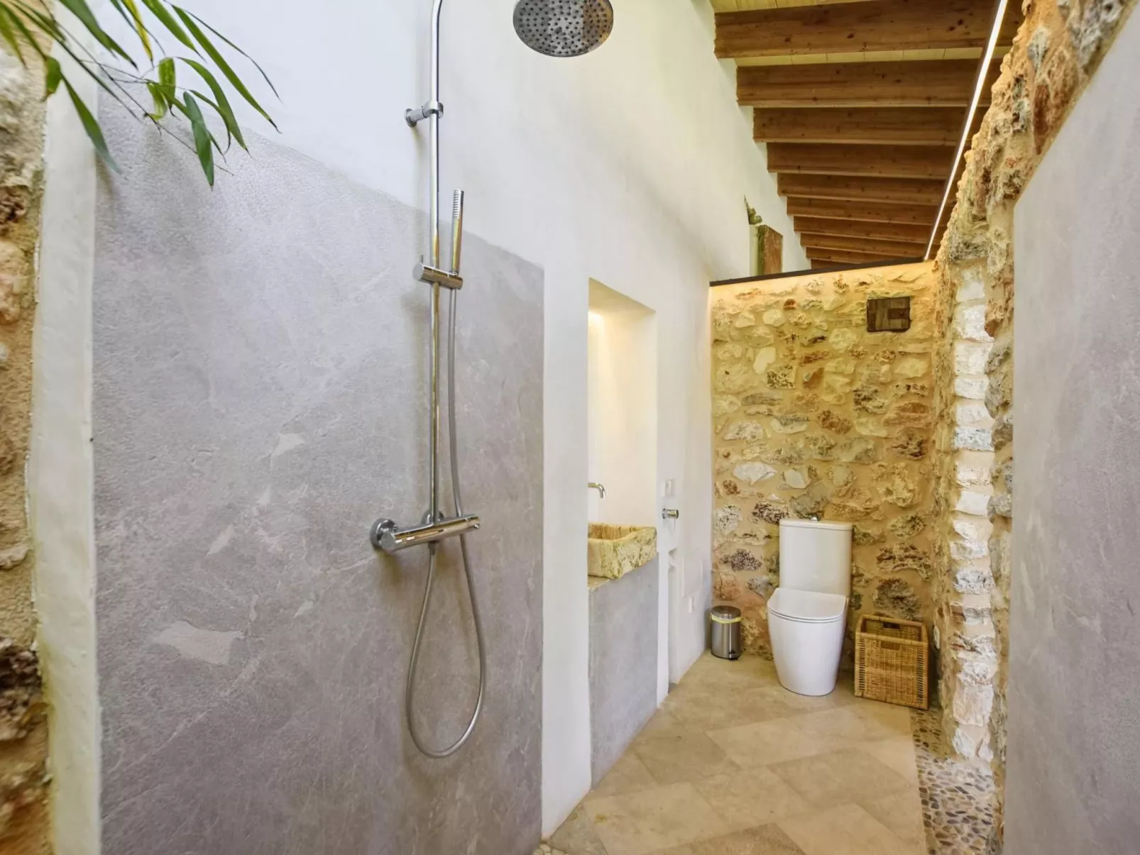 Luxuriöse Villa mit Pool und Klimaanlage für 8 Personen-Draußen