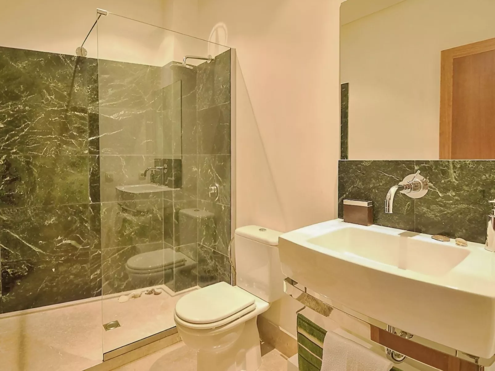 Chalet "Sacoma" mit Garten, Grill und Terrasse-Drinnen