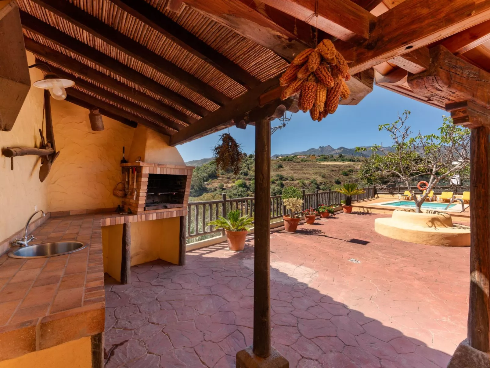 Kanarische Finca mit Pool und herrlicher Aussicht-Outside