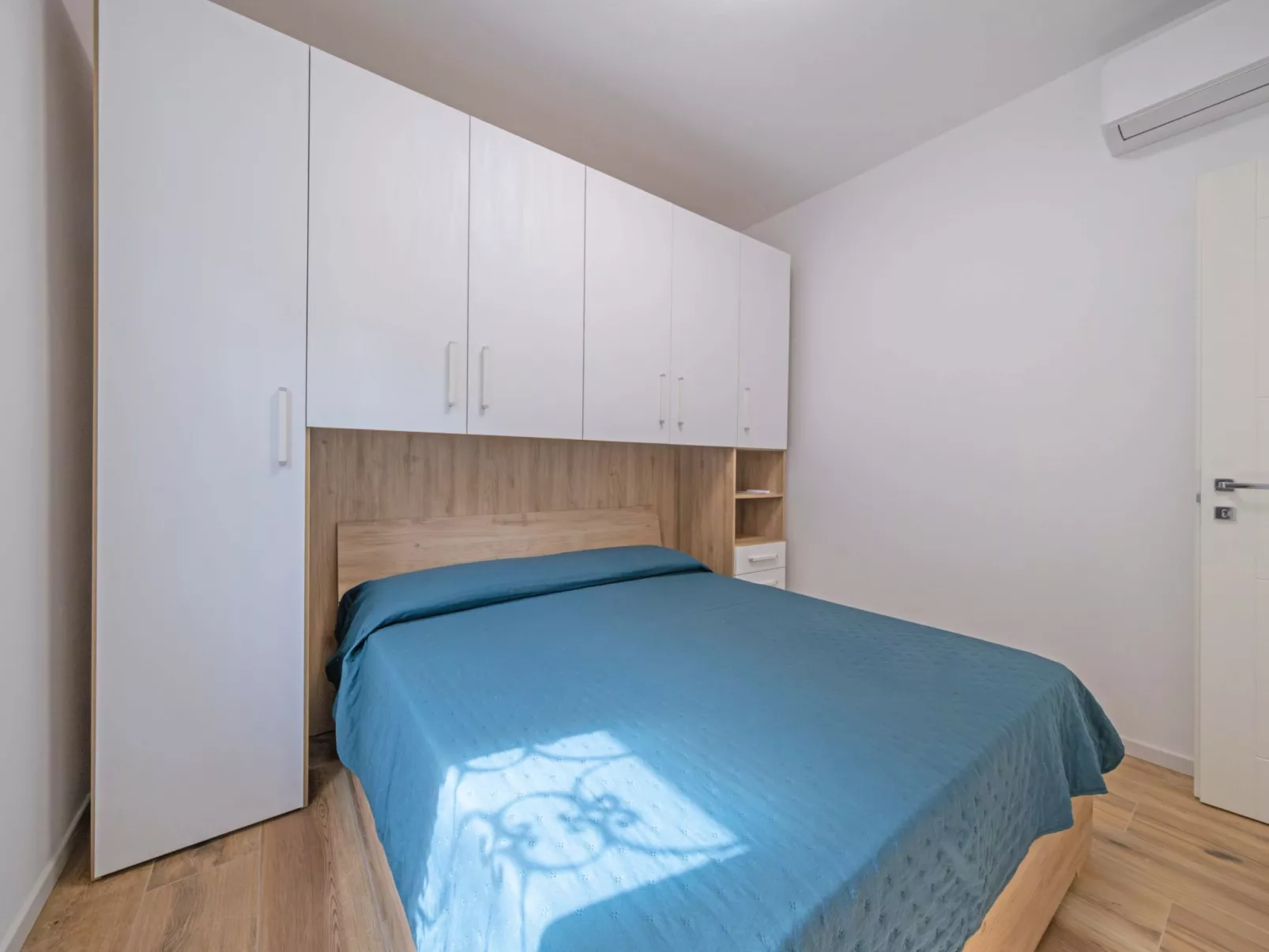 Privater Pool und herrlicher Seeblick