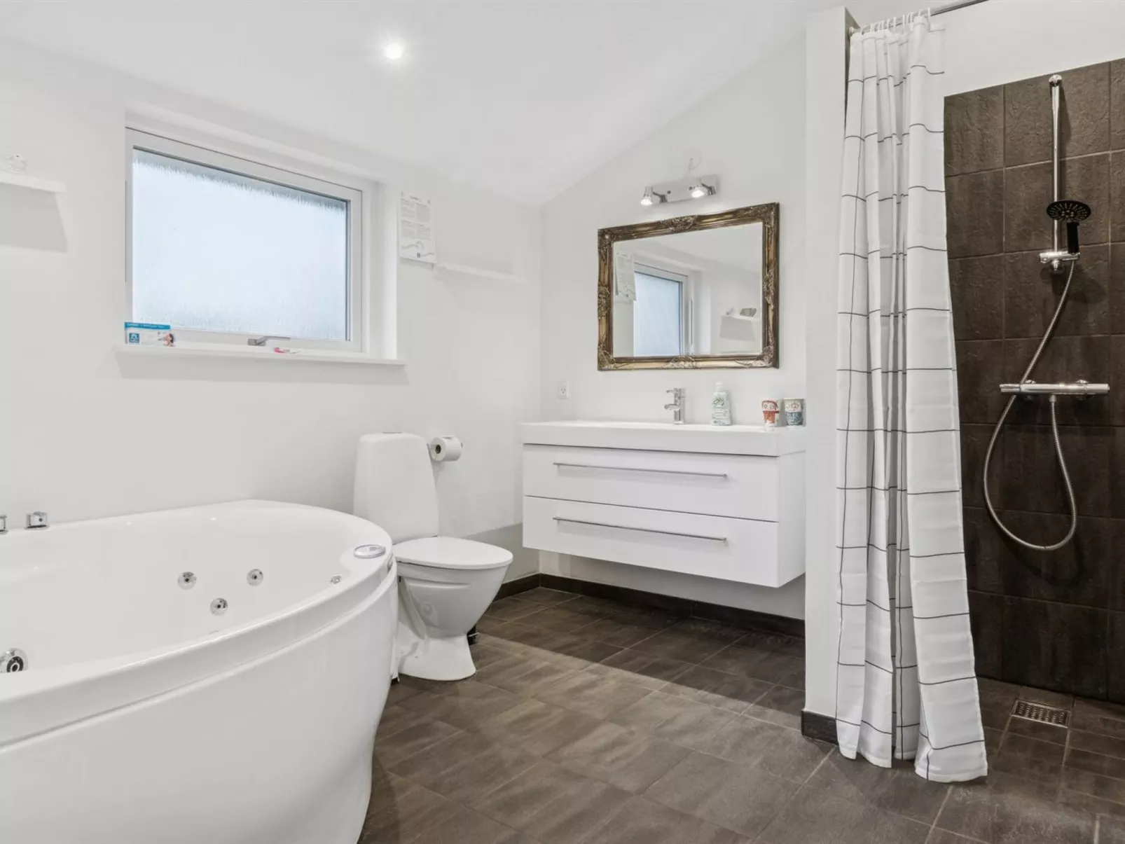 "Siegfried" - 300m to the fjord-Inside