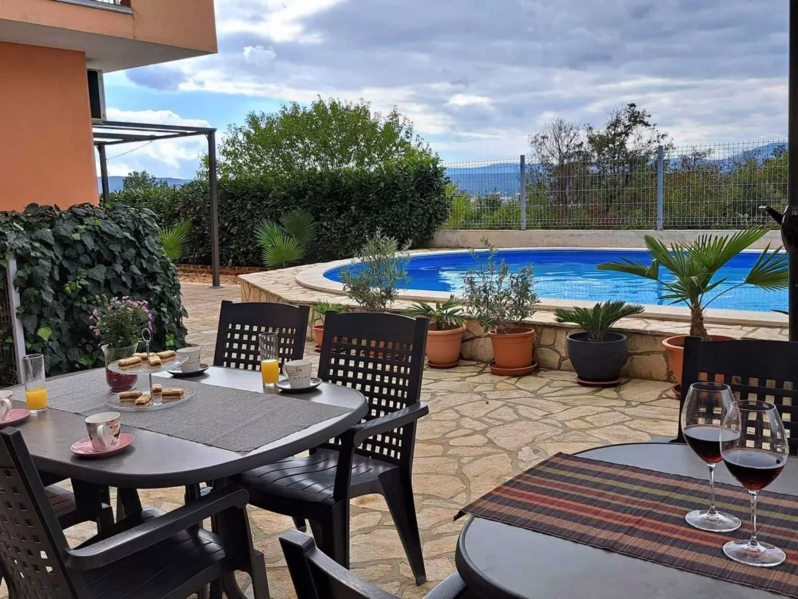 Wohnung mit Terrasse-Outside