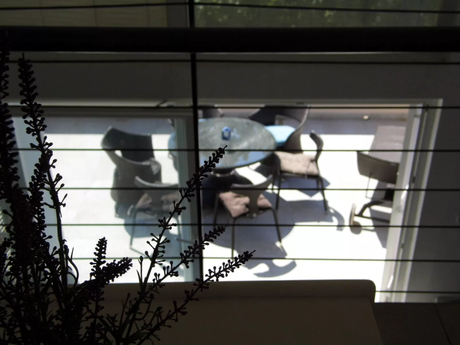 Mit Blick auf das Wasser-Inside