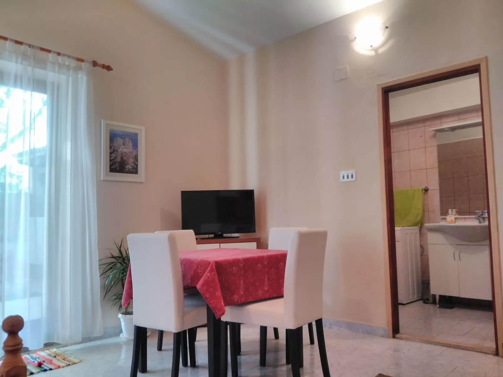 Studio-Apartment mit Meerblick in der Nähe des Strandes-Inside