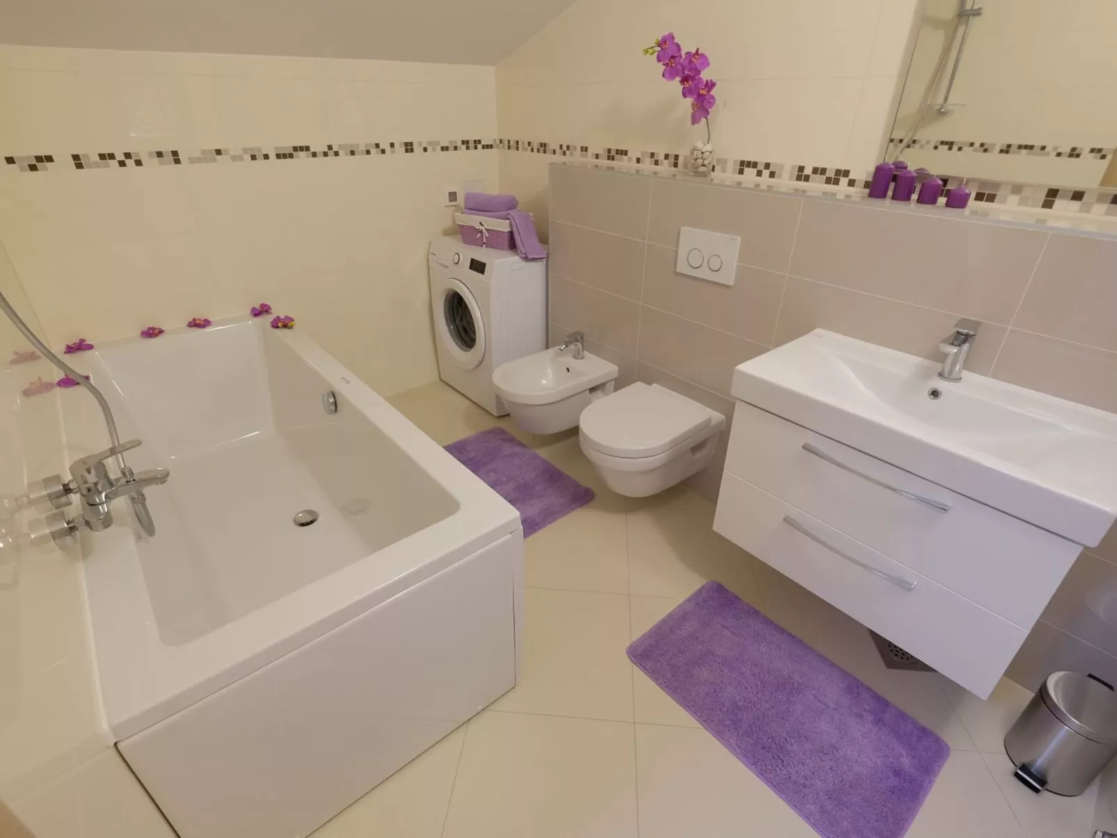 Nettes Ferienhaus in Pomer mit Privatem Pool-Dedans