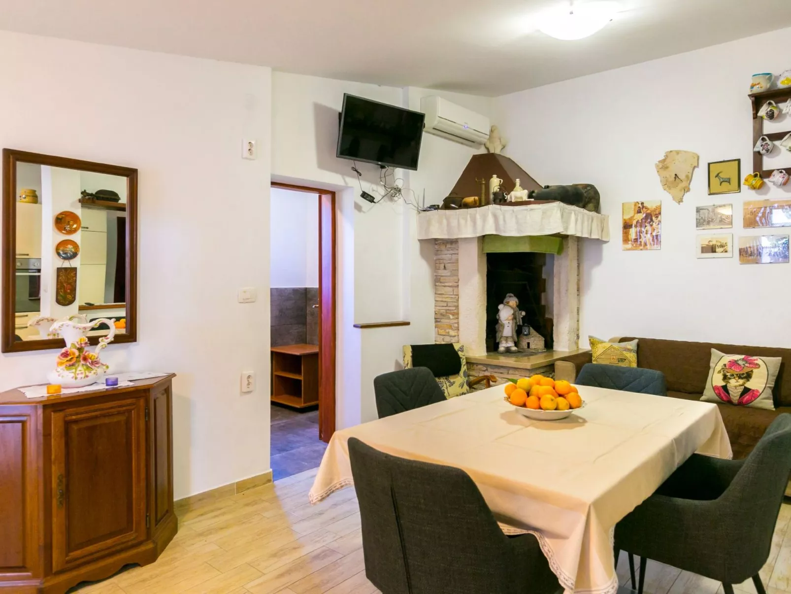 "Elvira" mit Terrasse-Drinnen