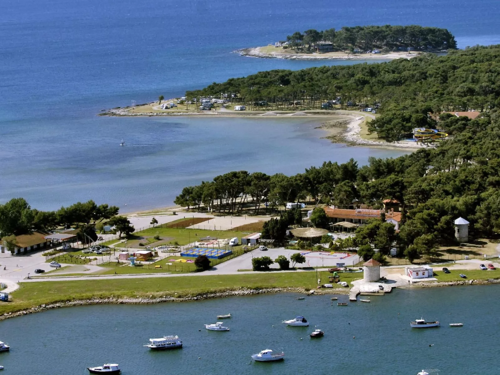 Villa mit Garten, Grill und Terrasse-Dedans