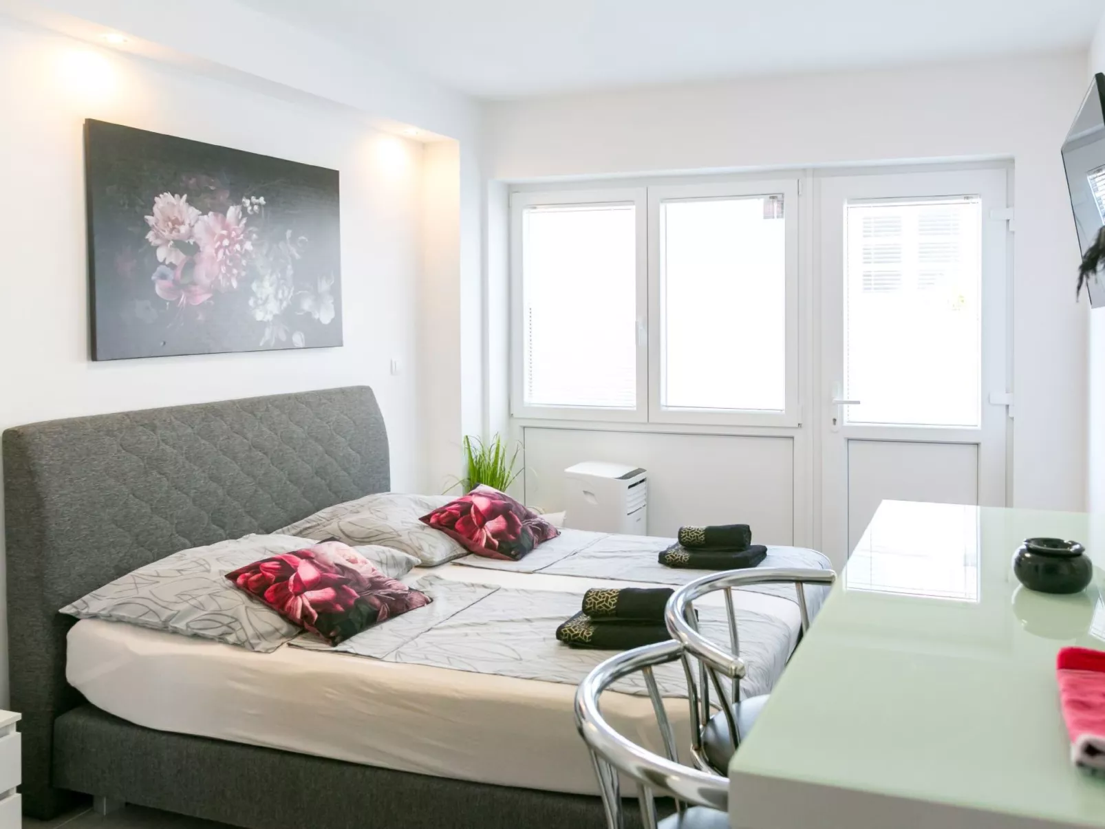 As studio-Image-tags.info