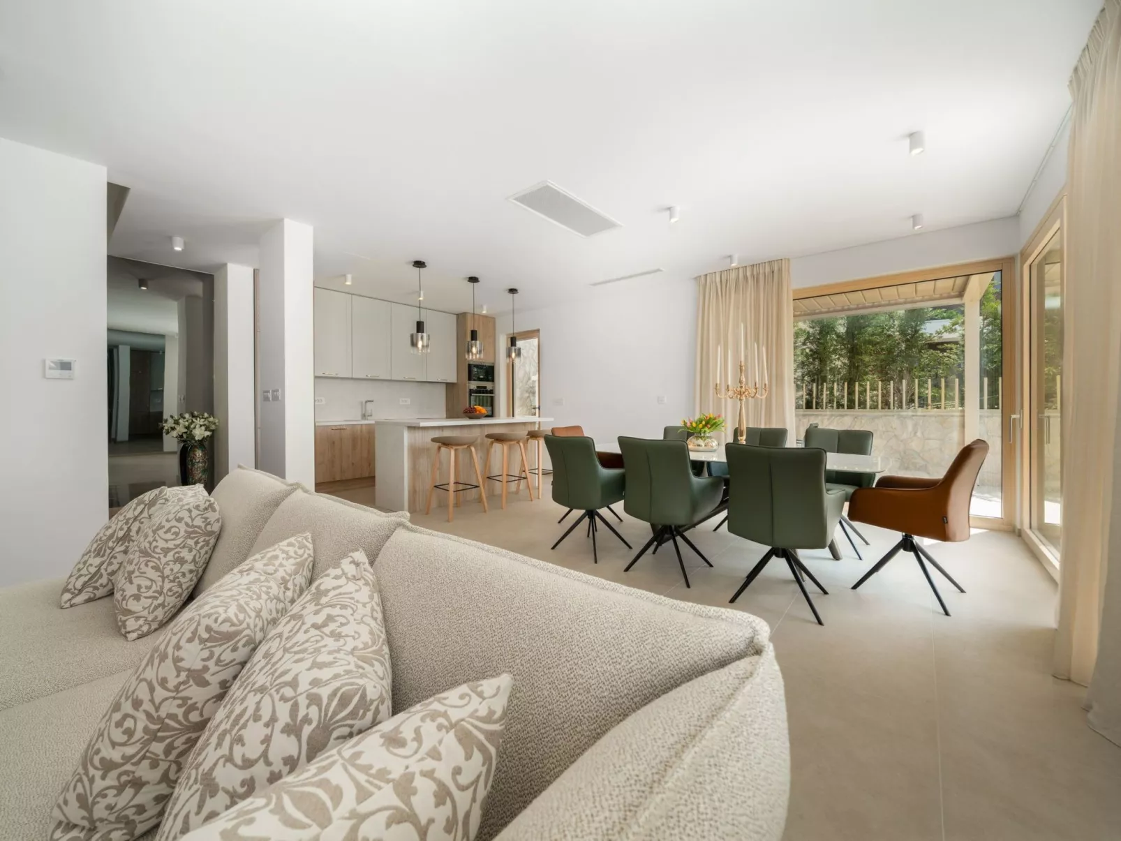 Neue Villa Adore-Drinnen