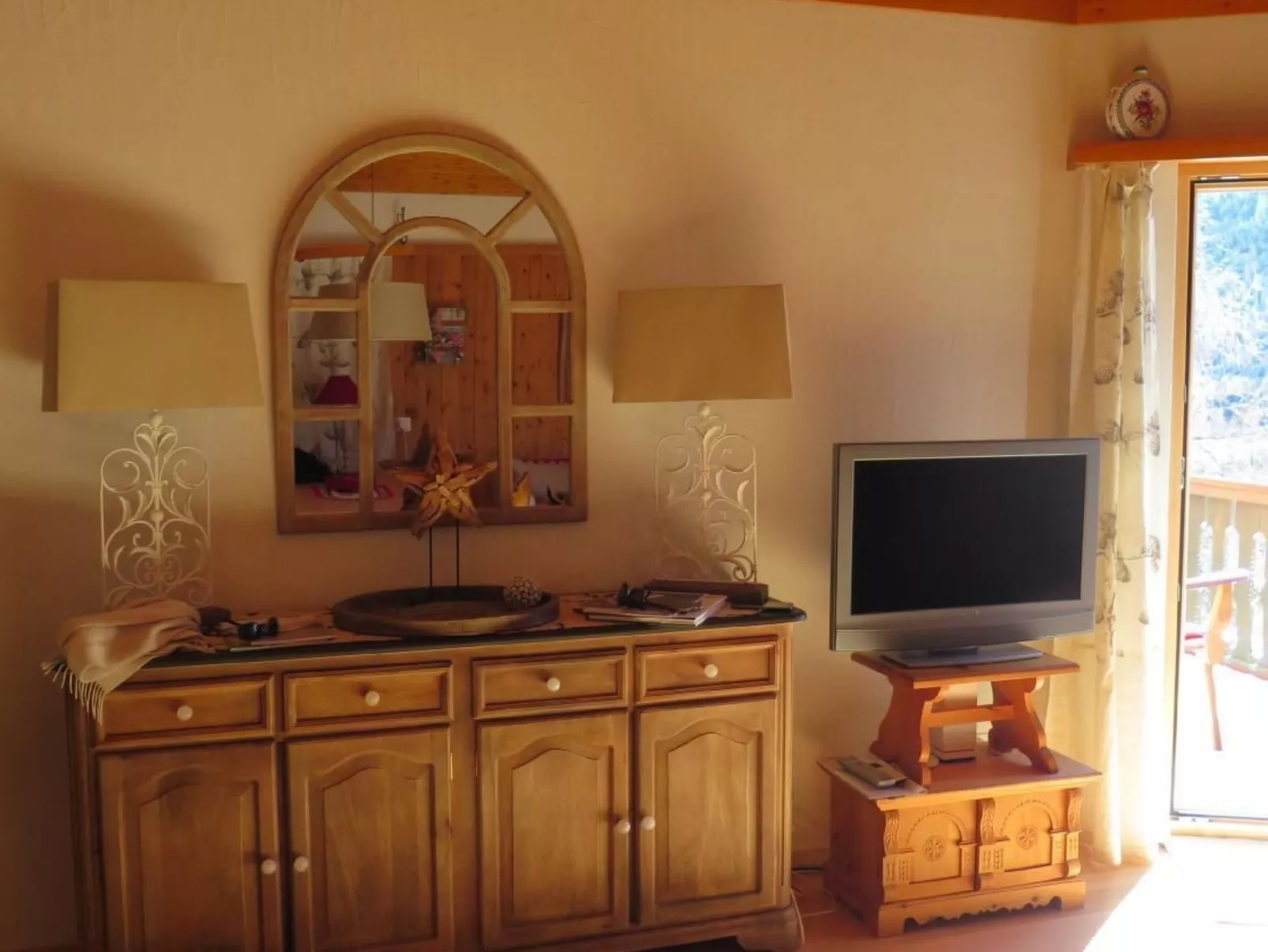 Chesa Azalee 10-Inside