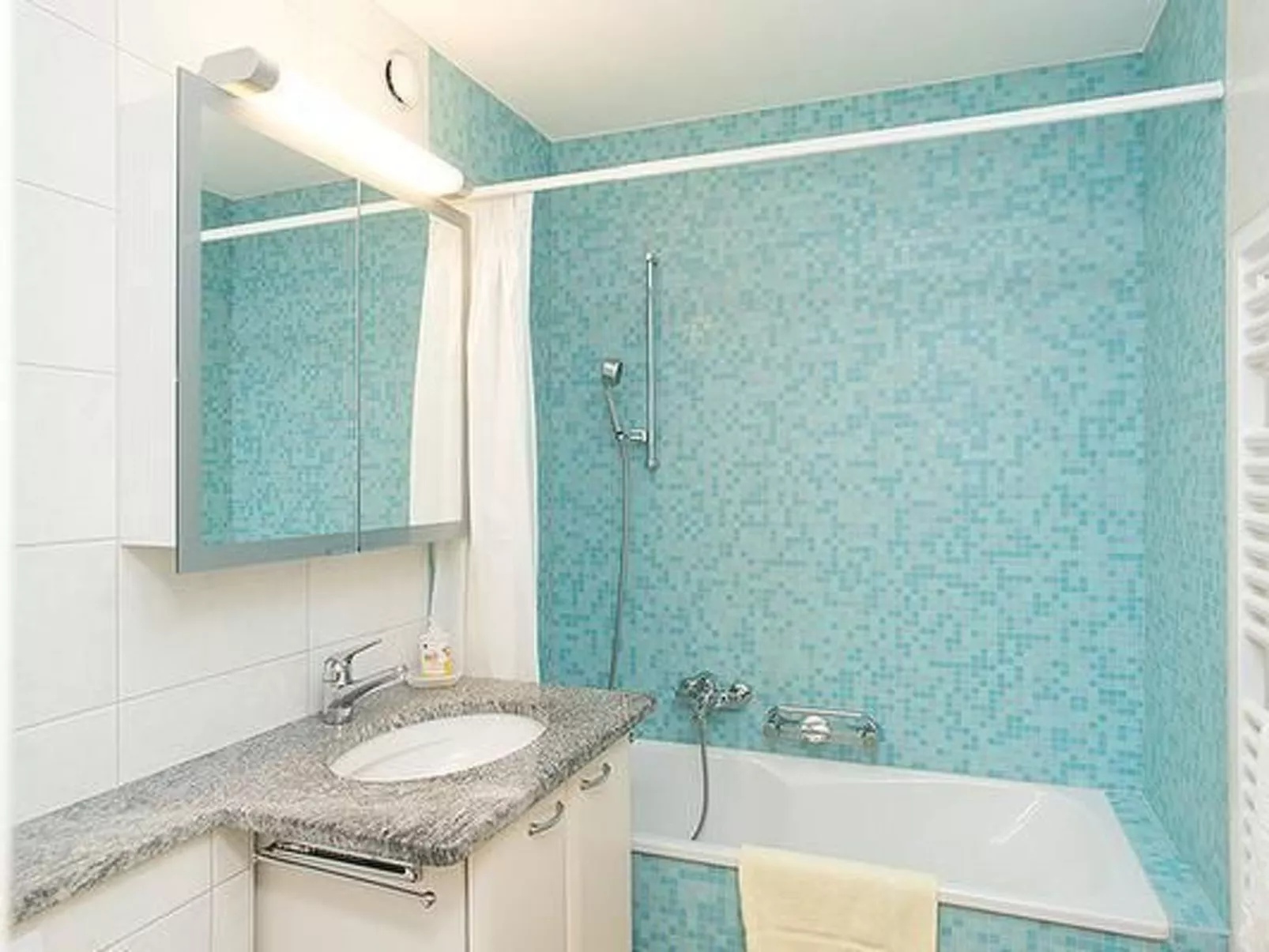 Chesa Azalea 2-Drinnen