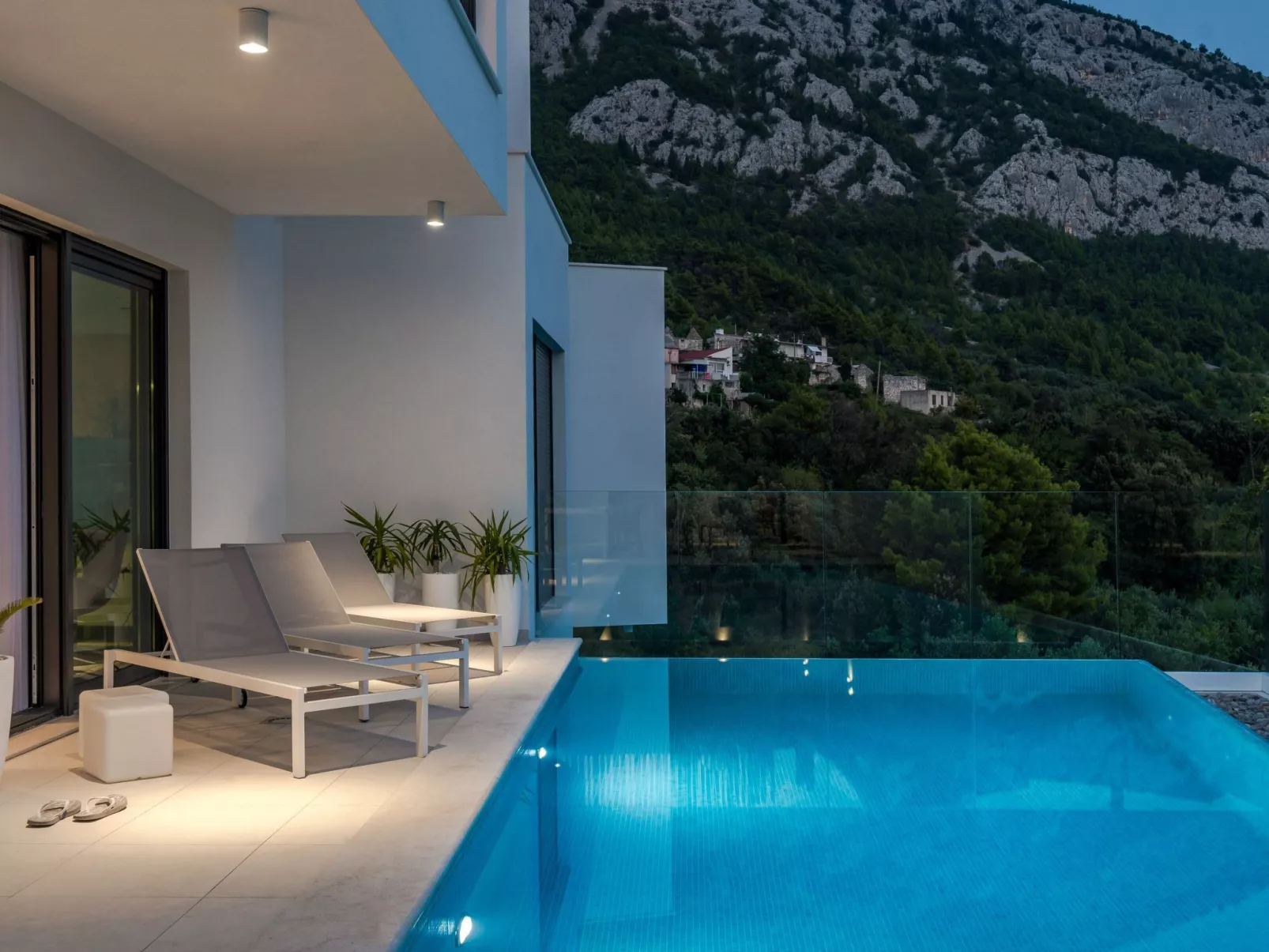 Schöne Villa Zvizdan mit Infinity-Pool-Outside