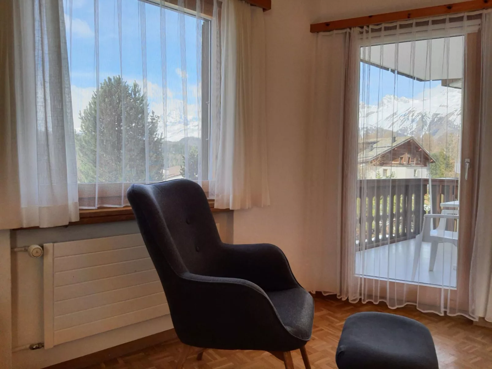 Chesa Azalea 30-Inside