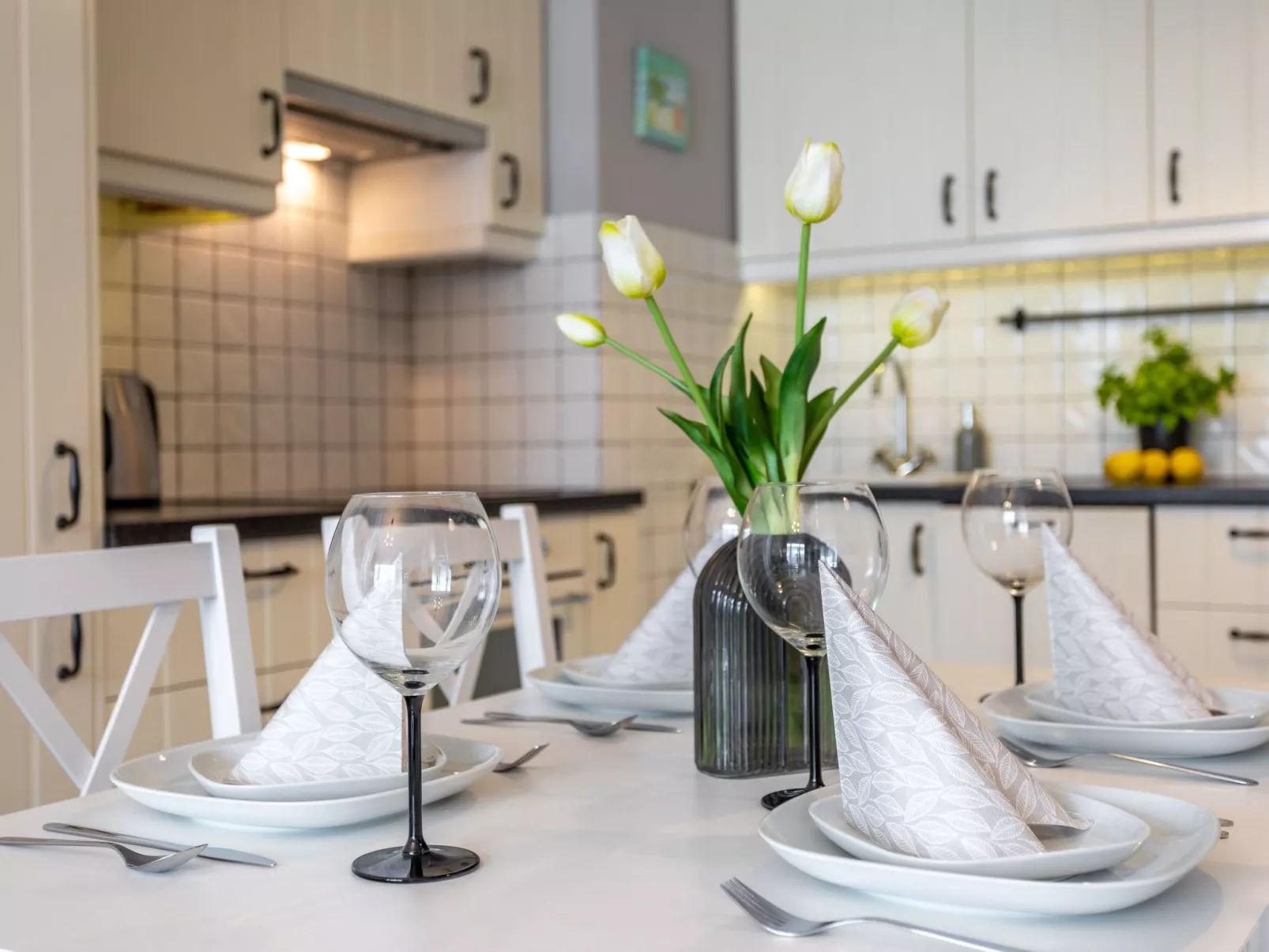 Zuza mit schönem Sonnenbalkon-Image-tags.info