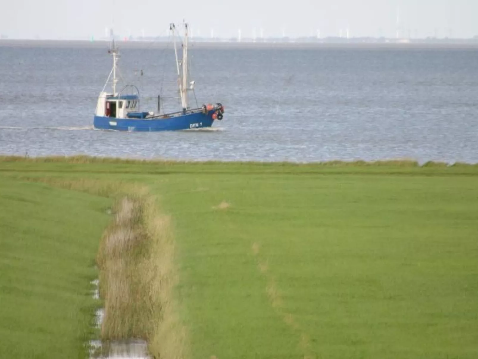 Mit Wintergarten und Garten am Deich-Drinnen