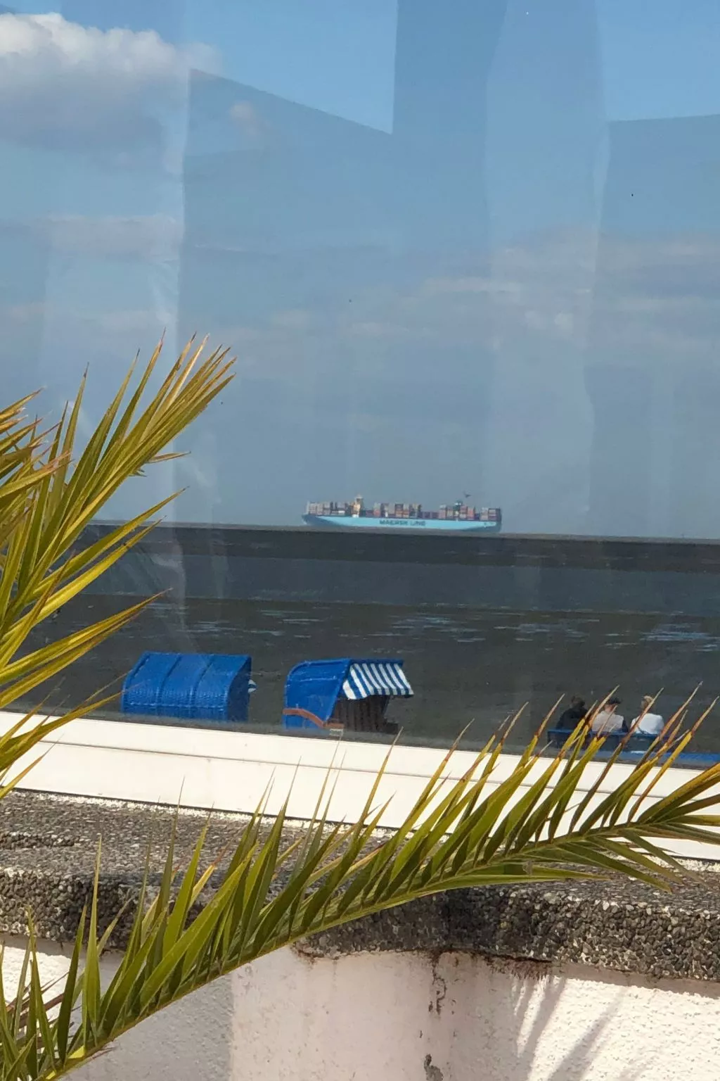 Nurdachhaus in Burhave mit Garten-Outside