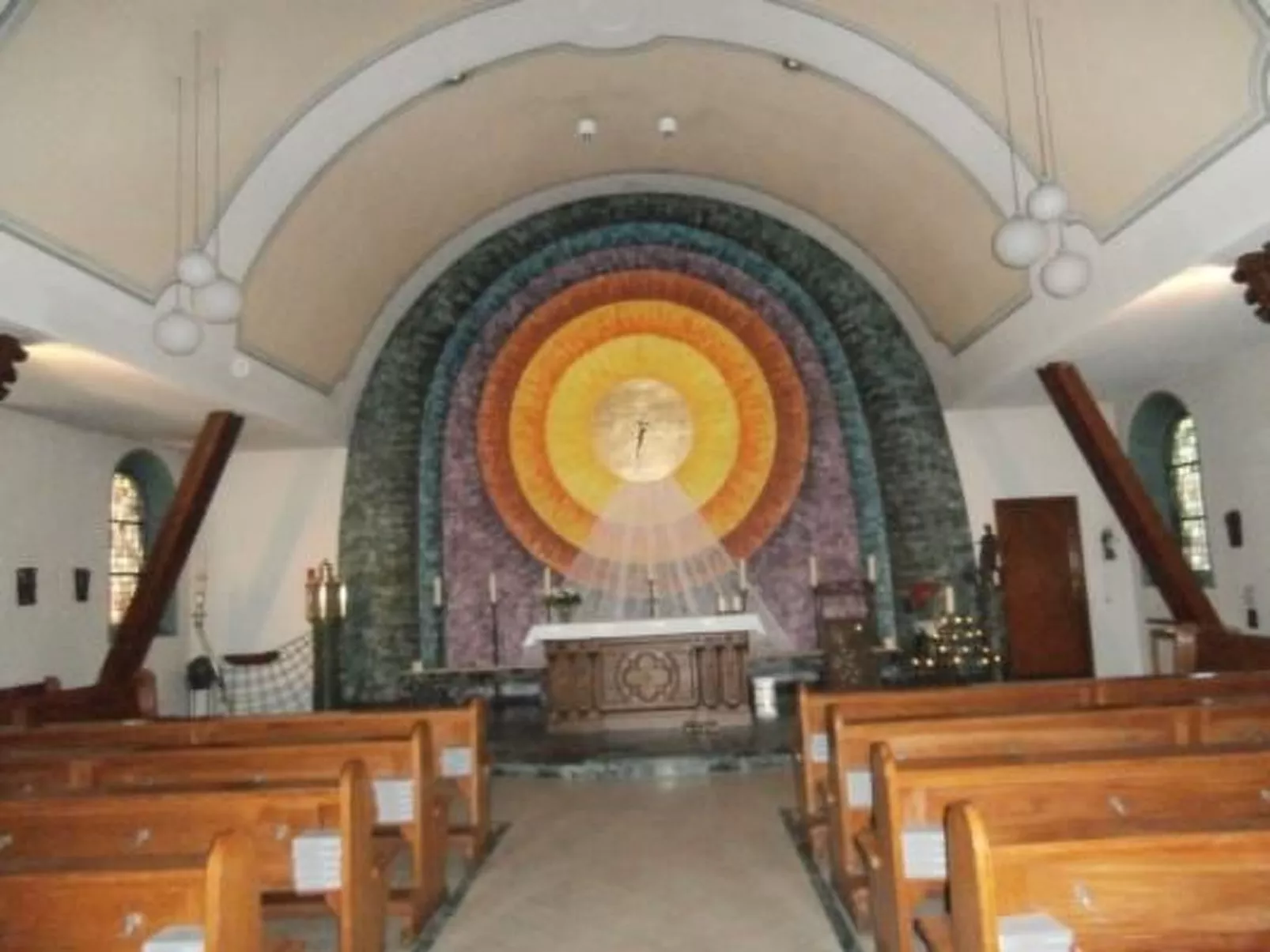 Uriges Ferienhaus mit Garten und Grill-Dedans