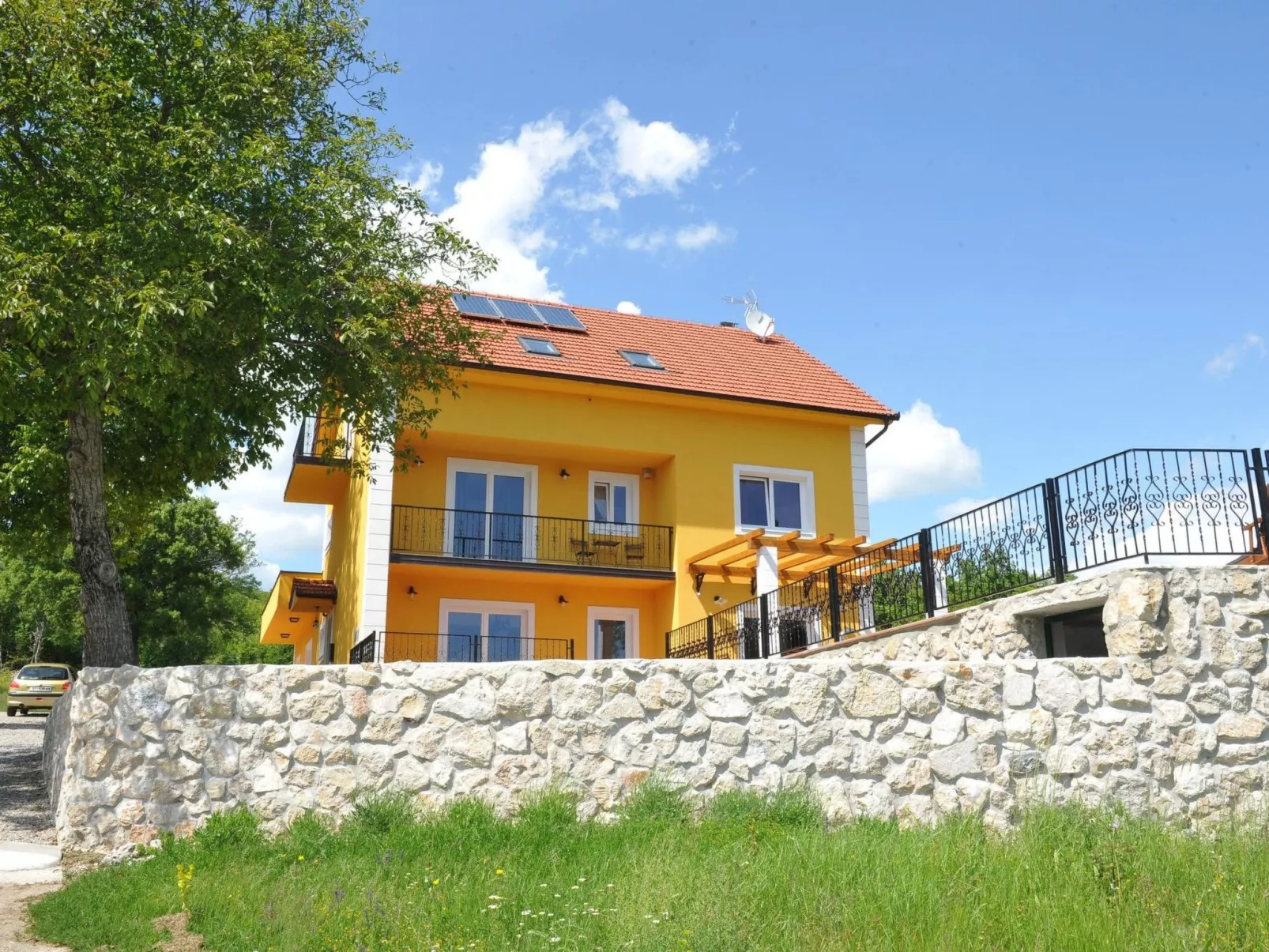 Alleinstehendes Ferienhaus mit Swimmingpool-Drinnen