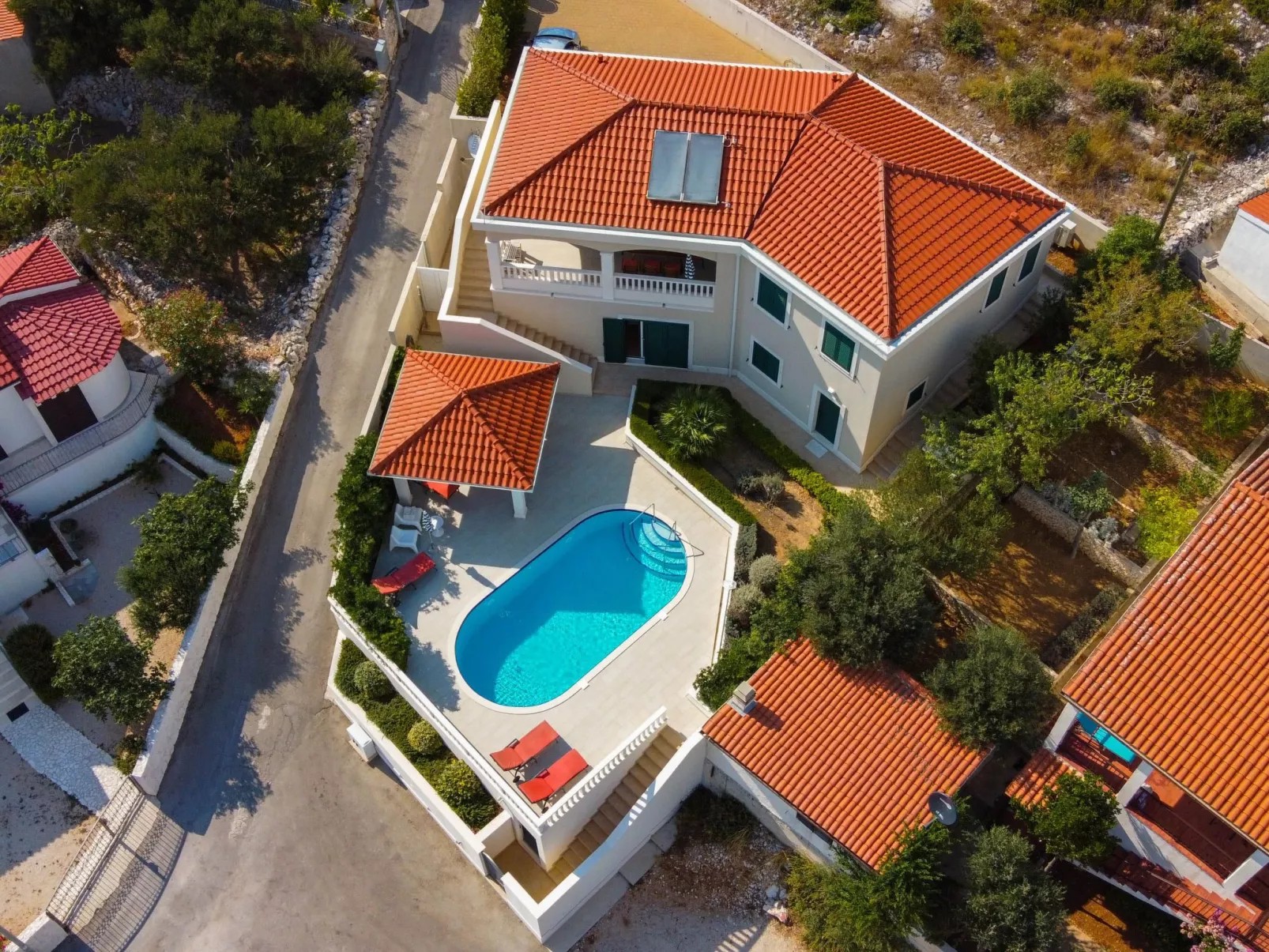Luxuriöses Ferienhaus mit Pool direkt am Meer-Outside